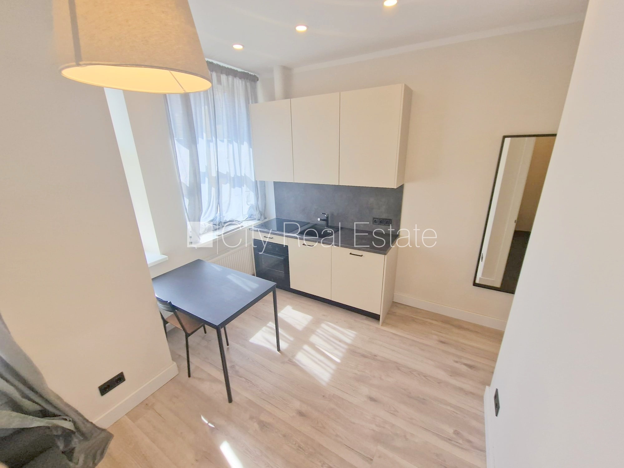 Sludinājumi. Projekts - Matīsa 38, fasādes māja, renovēta māja, labiekārtots apzaļumots pagalms, slēgts pagalms, Cena: 330 EUR/mēn Foto #2