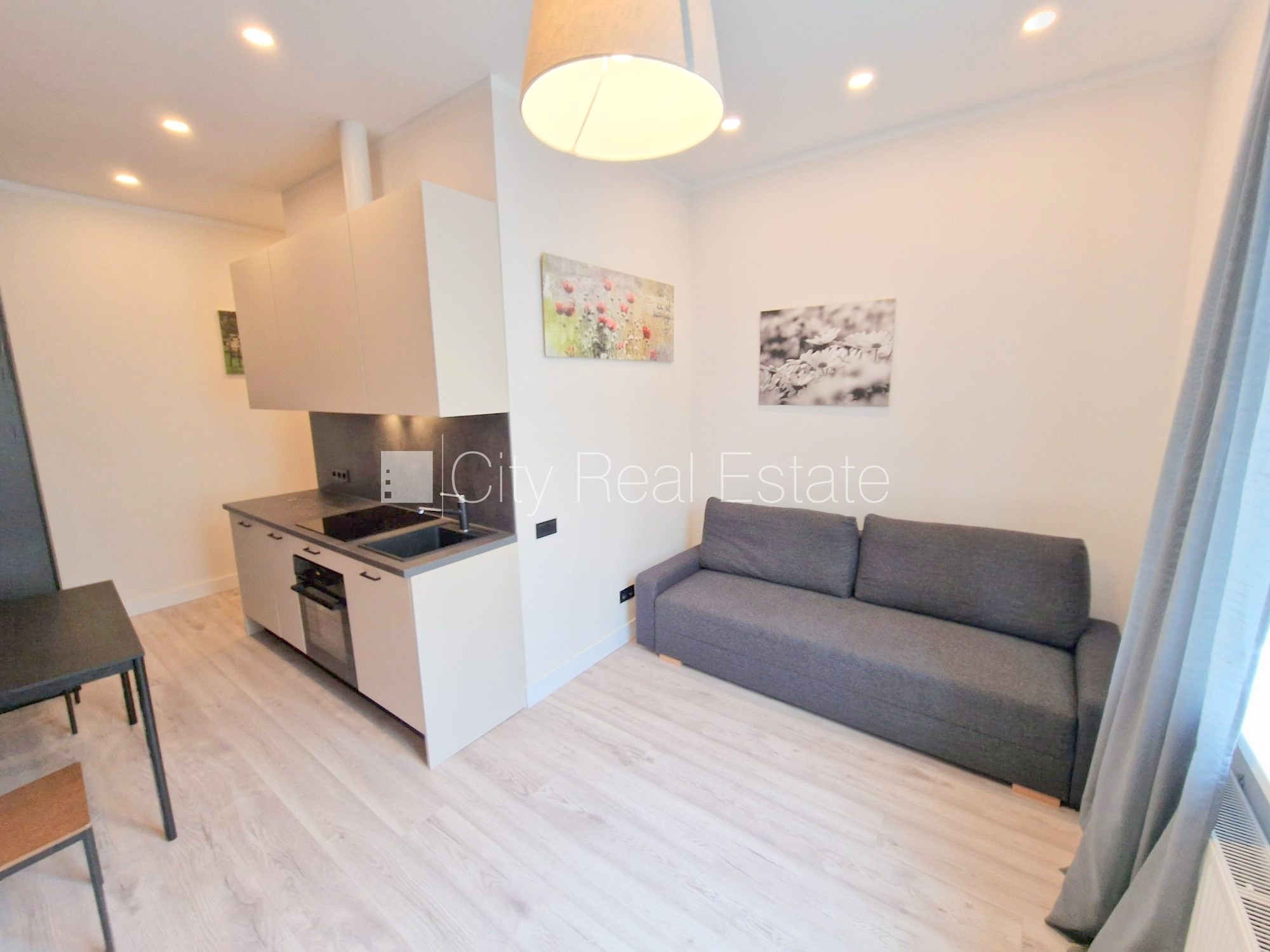 Sludinājumi. Projekts - Matīsa 38, fasādes māja, renovēta māja, labiekārtots apzaļumots pagalms, ieeja no ielas, Cena: 360 EUR/mēn Foto #3