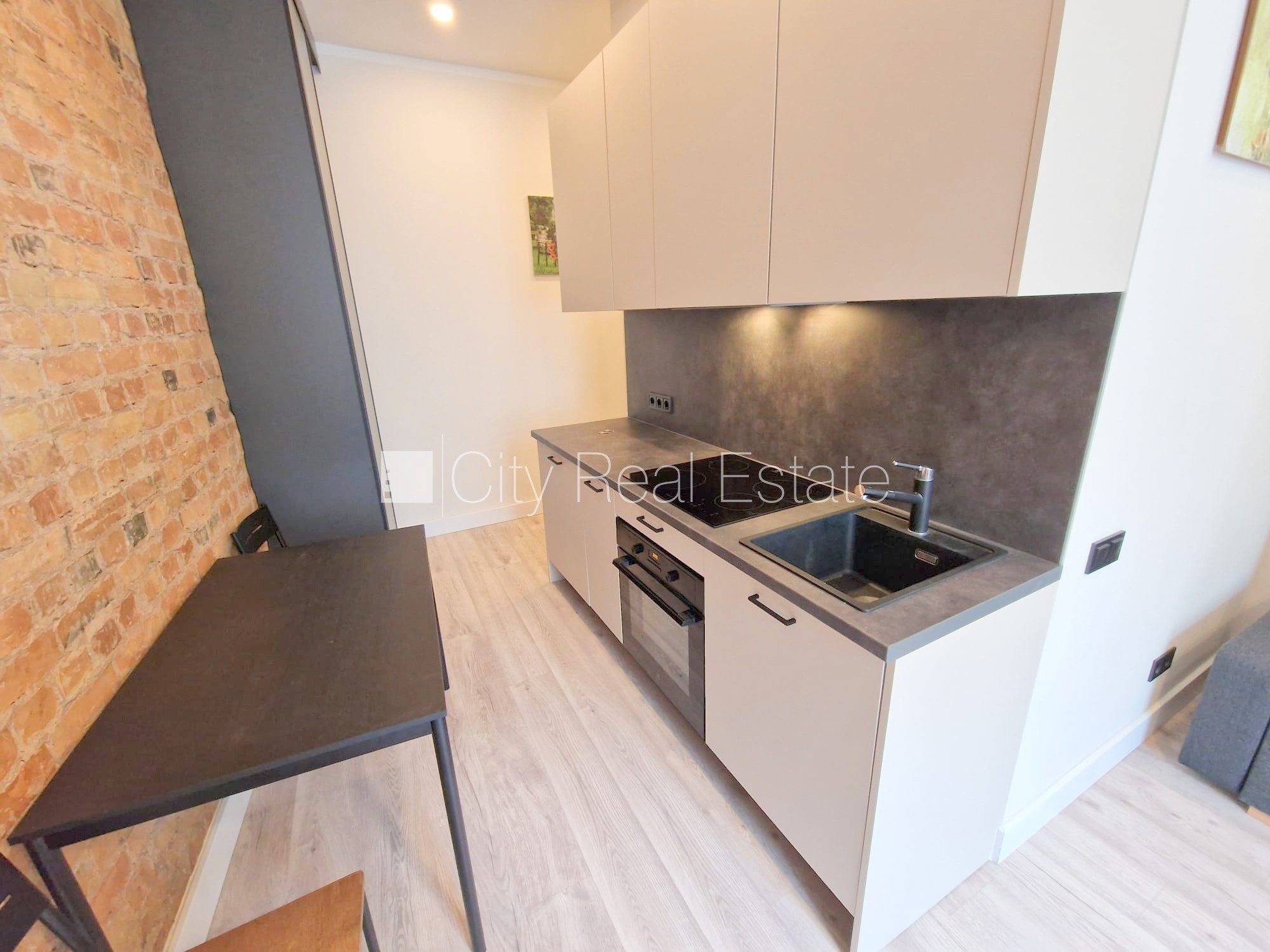 Sludinājumi. Projekts - Matīsa 38, fasādes māja, renovēta māja, labiekārtots apzaļumots pagalms, ieeja no ielas, Cena: 360 EUR/mēn Foto #9