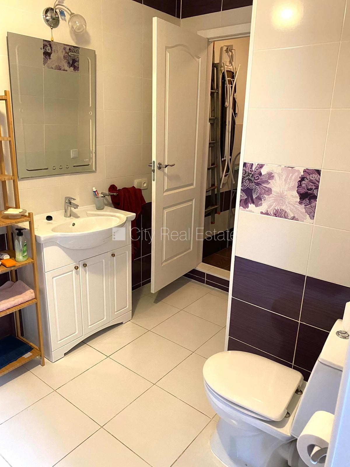 Sludinājumi. Pagalma māja, renovēta māja, logi vērsti uz pagalma pusi, guļamistabu skaits 3 gab., viesistaba, Cena: 850 EUR/mēn Foto #11