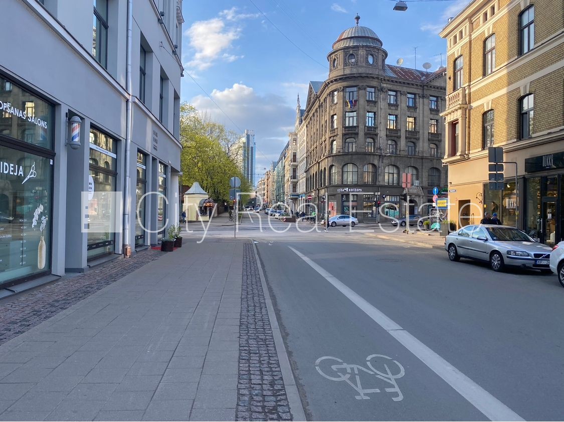 Sludinājumi. Pagalma māja, renovēta māja, logi vērsti uz pagalma pusi, guļamistabu skaits 3 gab., viesistaba, Cena: 850 EUR/mēn Foto #16