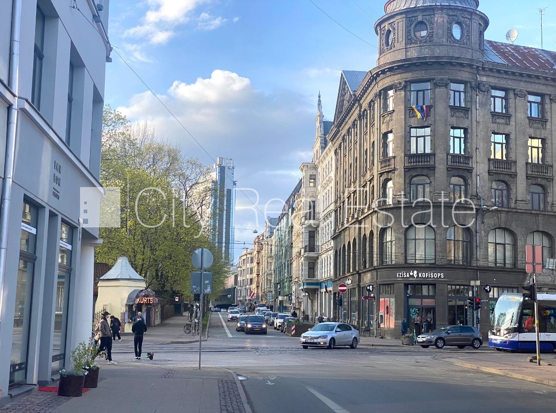 Sludinājumi. Pagalma māja, renovēta māja, logi vērsti uz pagalma pusi, guļamistabu skaits 3 gab., viesistaba, Cena: 850 EUR/mēn Foto #17