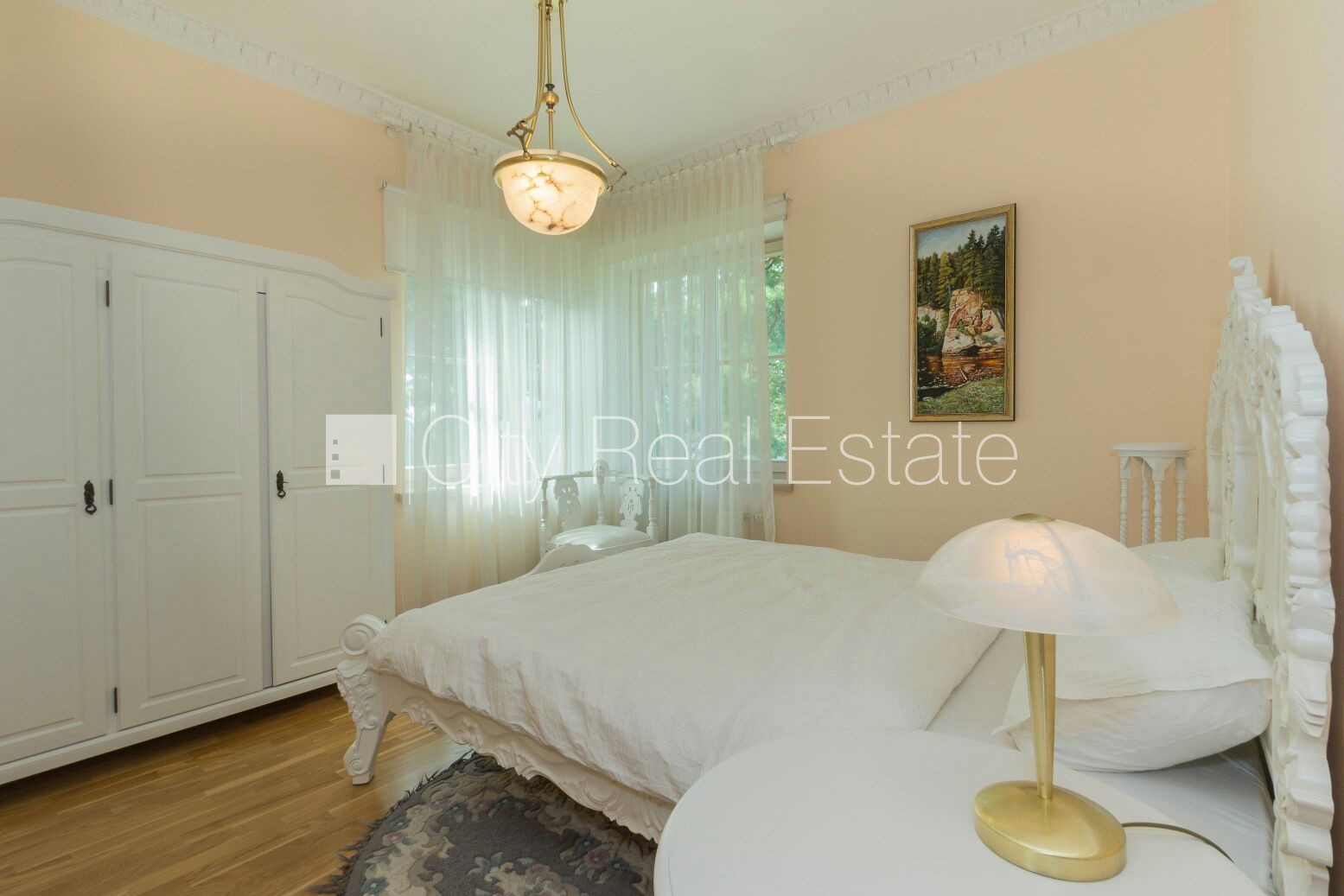 Sludinājumi. Privātmāja, labiekārtots apzaļumots pagalms, garāža vienai automašīnai, divas terases, guļamistabu Cena: 3500 EUR/mēn Foto #7