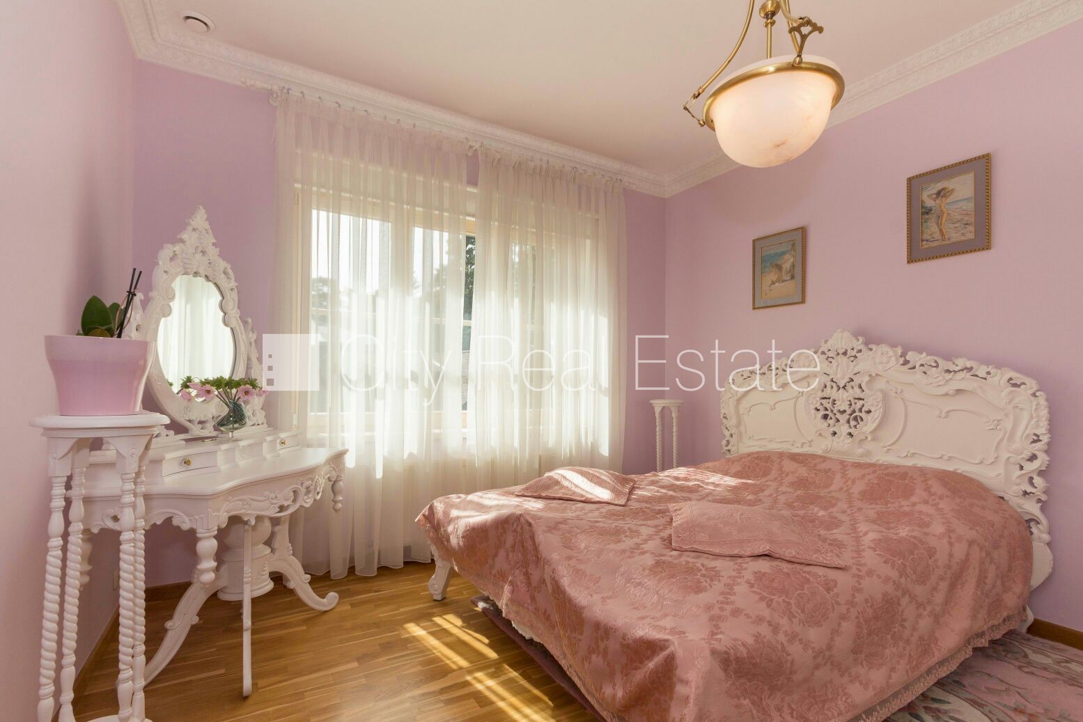 Sludinājumi. Privātmāja, labiekārtots apzaļumots pagalms, garāža vienai automašīnai, divas terases, guļamistabu Cena: 3500 EUR/mēn Foto #12