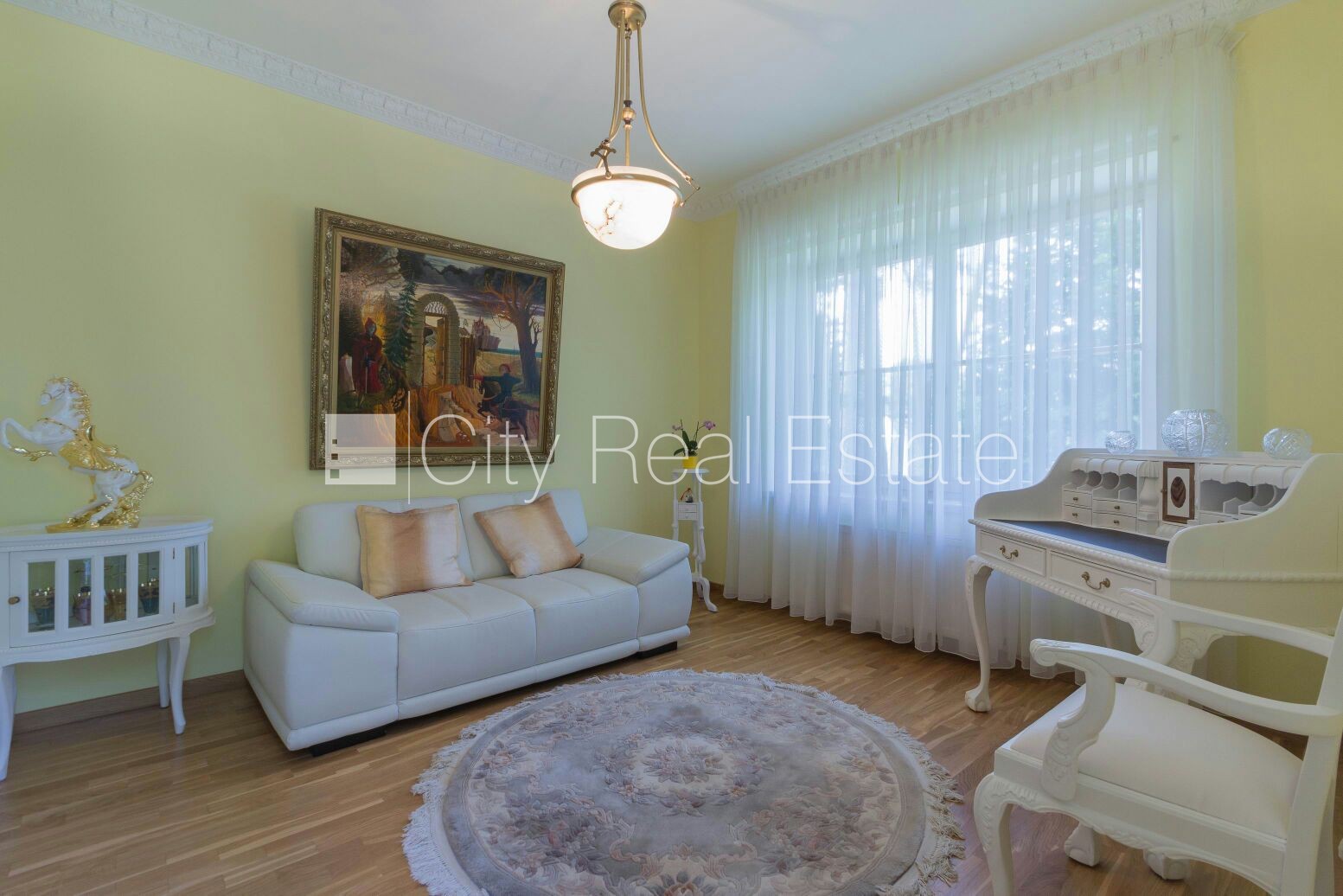 Sludinājumi. Privātmāja, labiekārtots apzaļumots pagalms, garāža vienai automašīnai, divas terases, guļamistabu Cena: 3500 EUR/mēn Foto #13