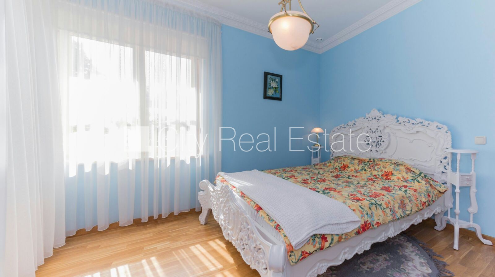 Sludinājumi. Privātmāja, labiekārtots apzaļumots pagalms, garāža vienai automašīnai, divas terases, guļamistabu Cena: 3500 EUR/mēn Foto #9