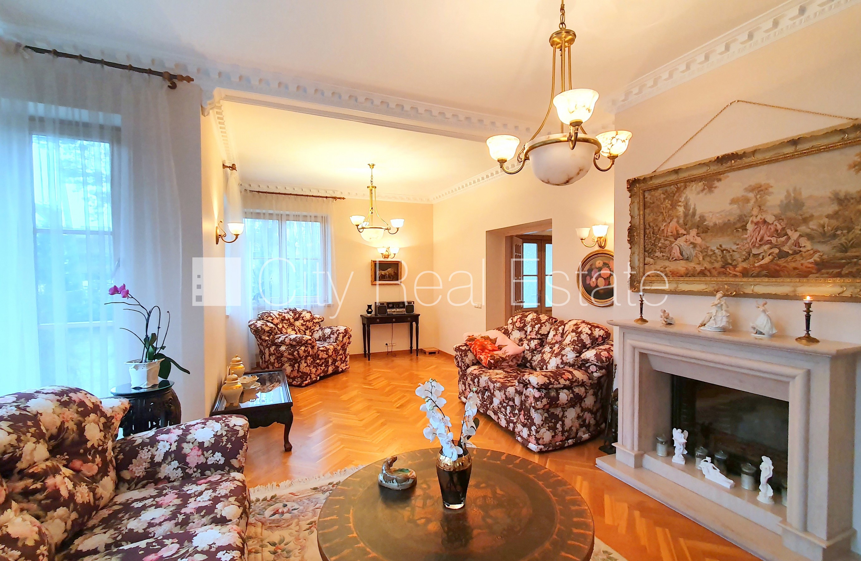 Sludinājumi. Privātmāja, labiekārtots apzaļumots pagalms, garāža vienai automašīnai, divas terases, guļamistabu Cena: 3500 EUR/mēn Foto #4