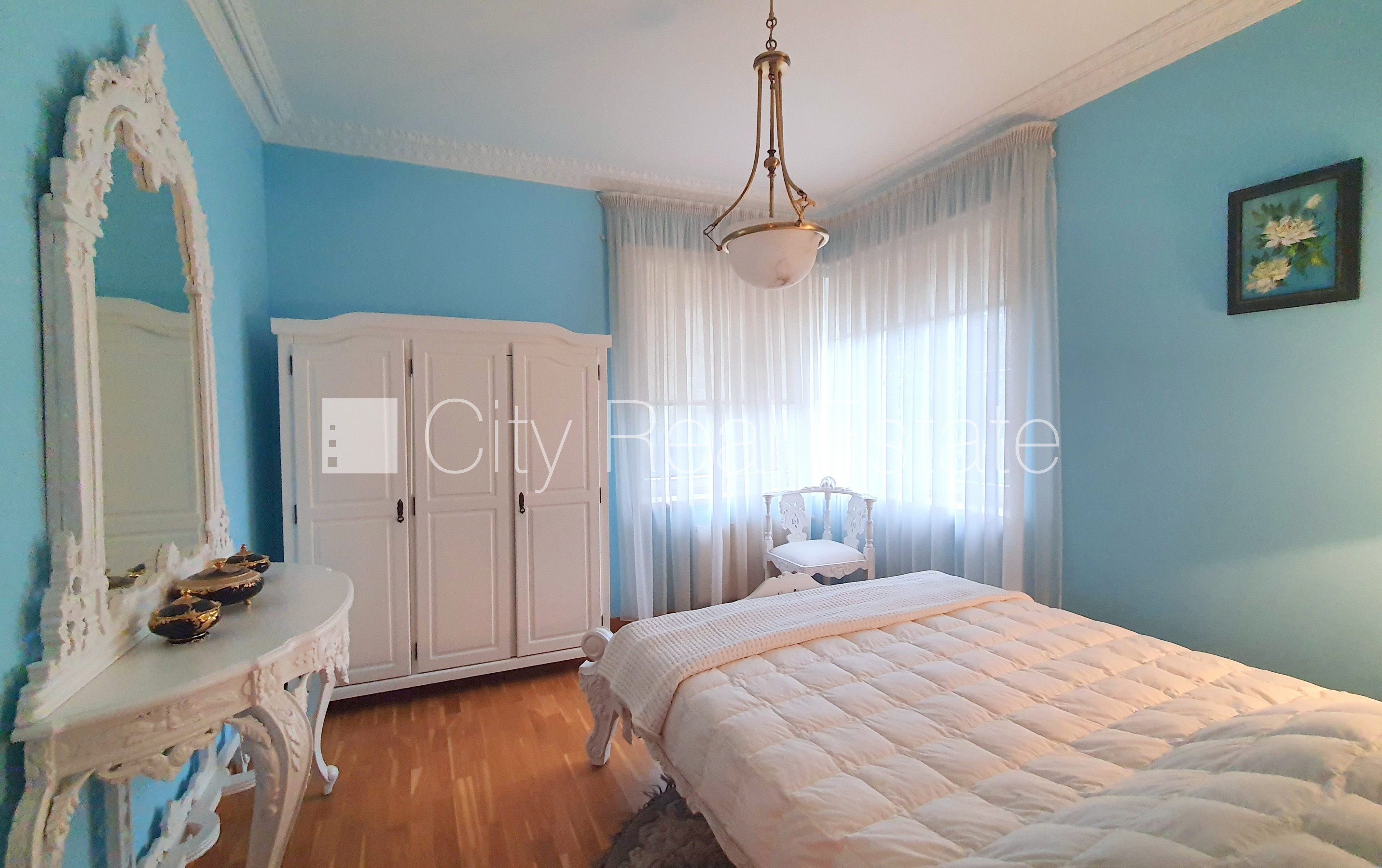 Sludinājumi. Privātmāja, labiekārtots apzaļumots pagalms, garāža vienai automašīnai, divas terases, guļamistabu Cena: 3500 EUR/mēn Foto #10