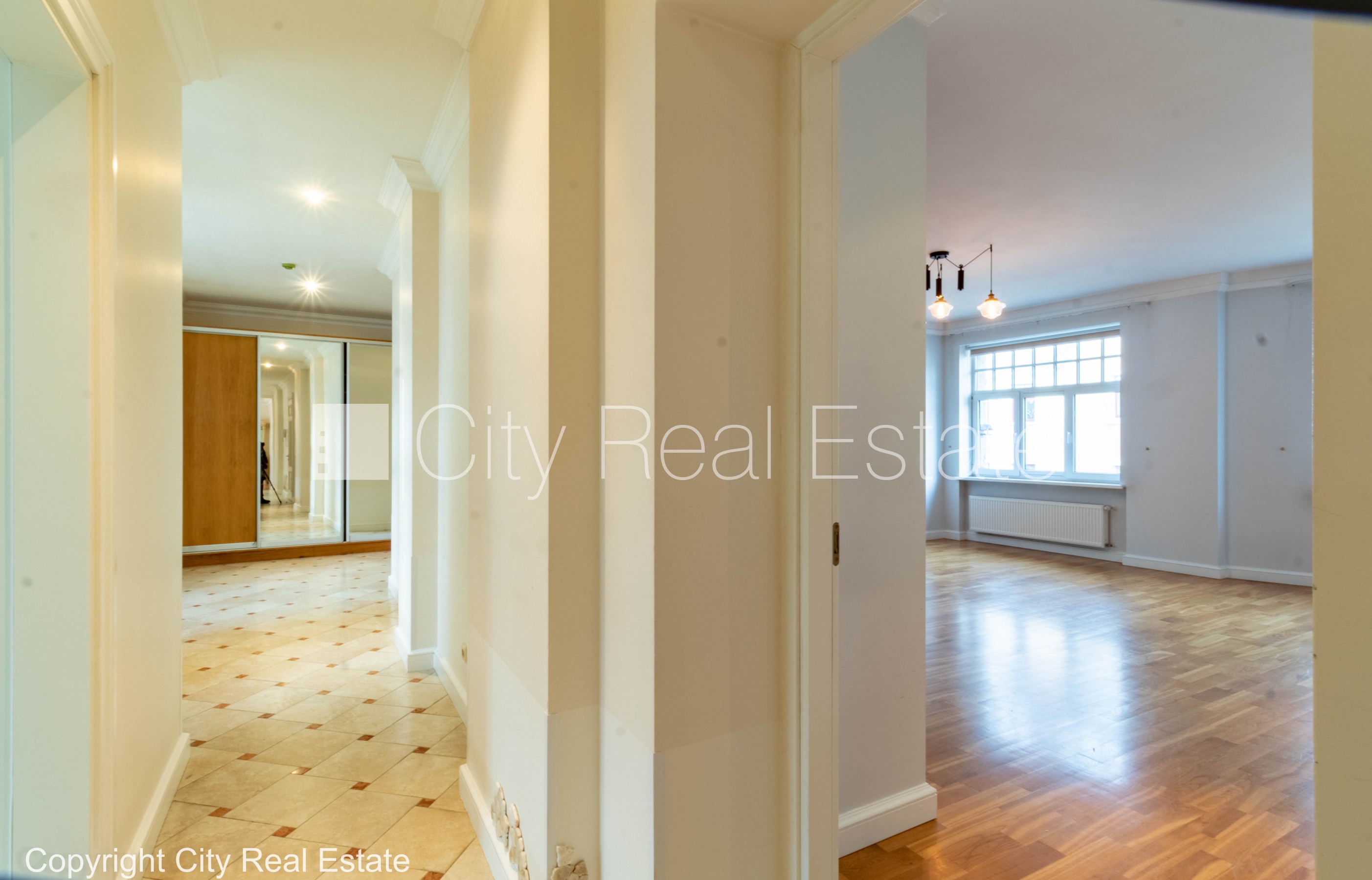 Sludinājumi. Fasādes māja, renovēta māja, vieta automašīnai, apsargāta autostāvvieta, apsargāts pagalms, ieeja Cena: 2000 EUR/mēn Foto #13