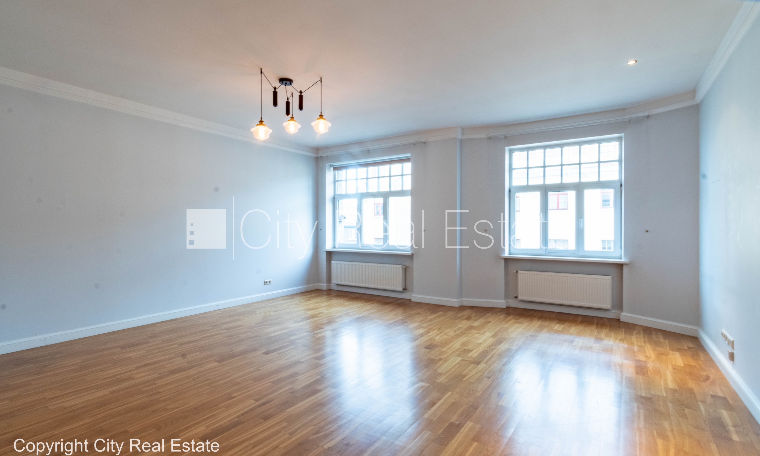 Sludinājumi. Fasādes māja, renovēta māja, vieta automašīnai, apsargāta autostāvvieta, apsargāts pagalms, ieeja Cena: 2000 EUR/mēn Foto #14