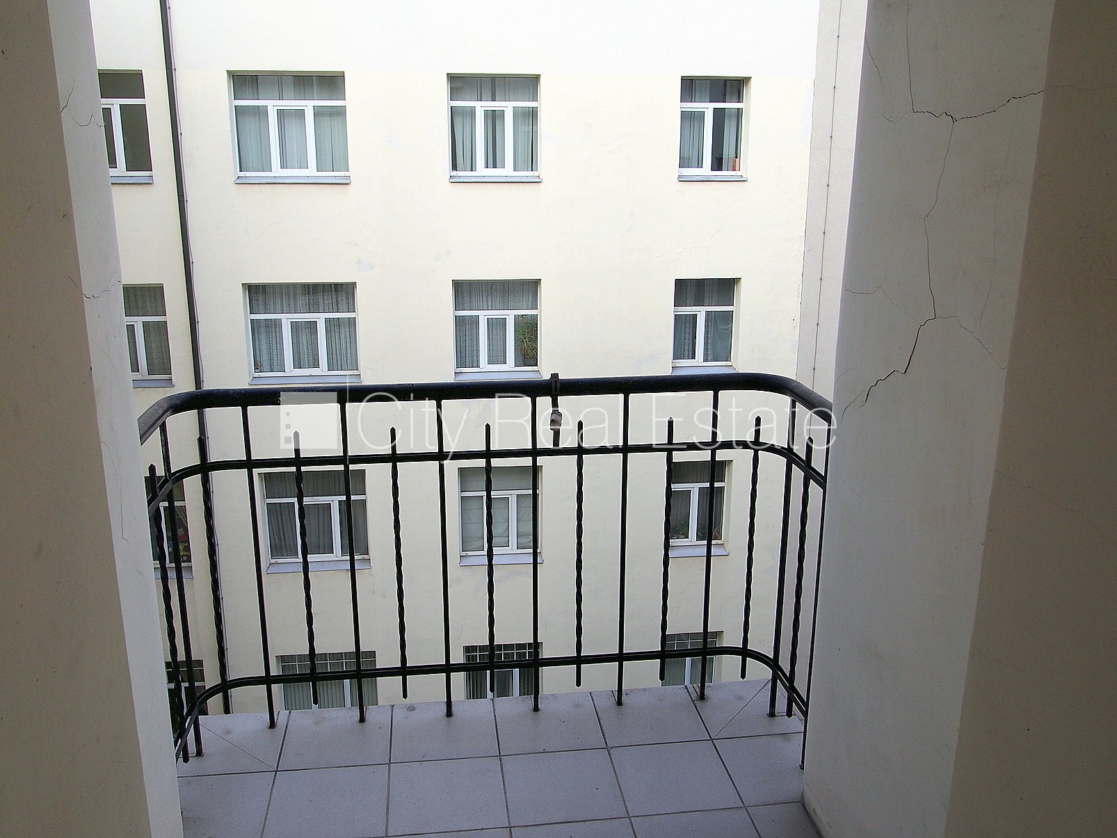 Sludinājumi. Fasādes māja, renovēta māja, slēgts pagalms, ieeja no ielas, ir lifts, kāpņu telpa pēc kosmētiskā Cena: 1065 EUR/mēn Foto #12