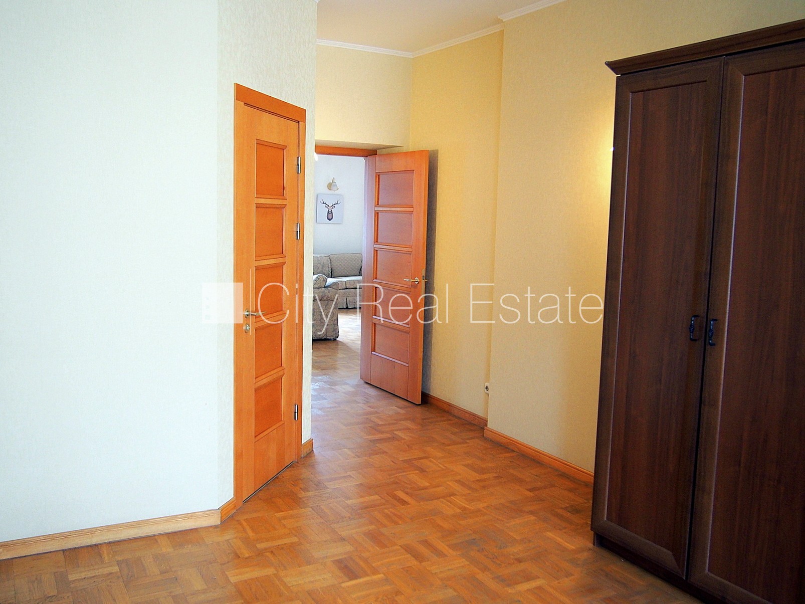 Sludinājumi. Fasādes māja, renovēta māja, slēgts pagalms, ieeja no ielas, ir lifts, kāpņu telpa pēc kosmētiskā Cena: 1065 EUR/mēn Foto #13