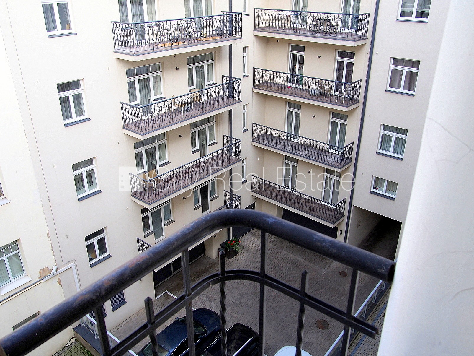 Sludinājumi. Fasādes māja, renovēta māja, slēgts pagalms, ieeja no ielas, ir lifts, kāpņu telpa pēc kosmētiskā Cena: 1065 EUR/mēn Foto #14