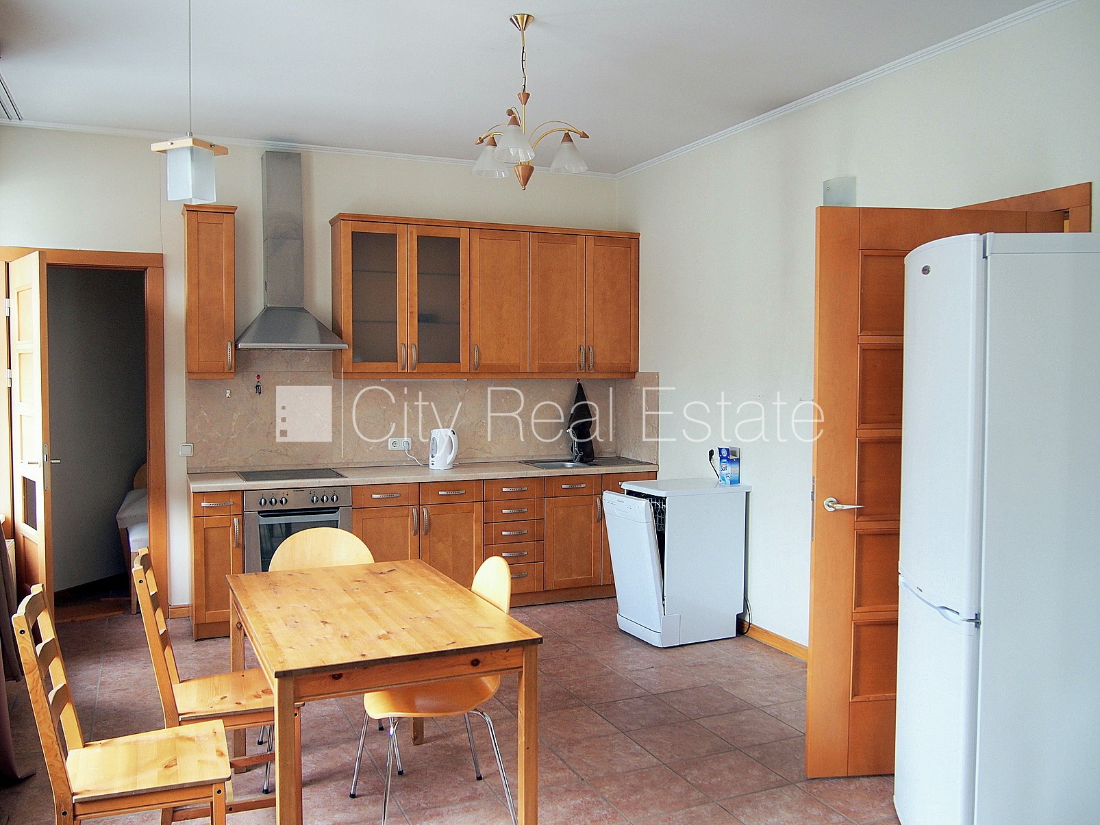 Sludinājumi. Fasādes māja, renovēta māja, slēgts pagalms, ieeja no ielas, ir lifts, kāpņu telpa pēc kosmētiskā Cena: 1065 EUR/mēn Foto #15