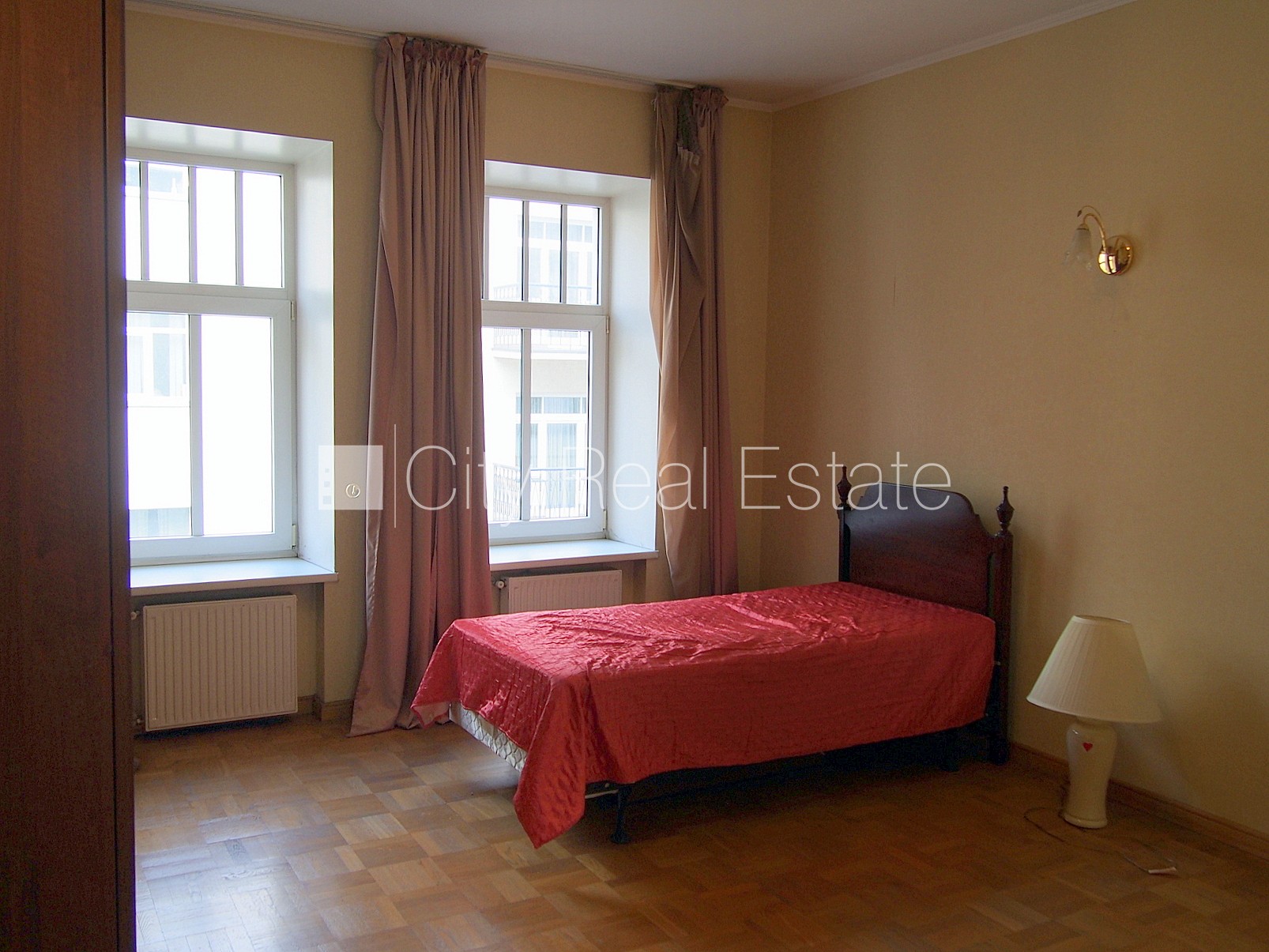 Sludinājumi. Fasādes māja, renovēta māja, slēgts pagalms, ieeja no ielas, ir lifts, kāpņu telpa pēc kosmētiskā Cena: 1065 EUR/mēn Foto #9