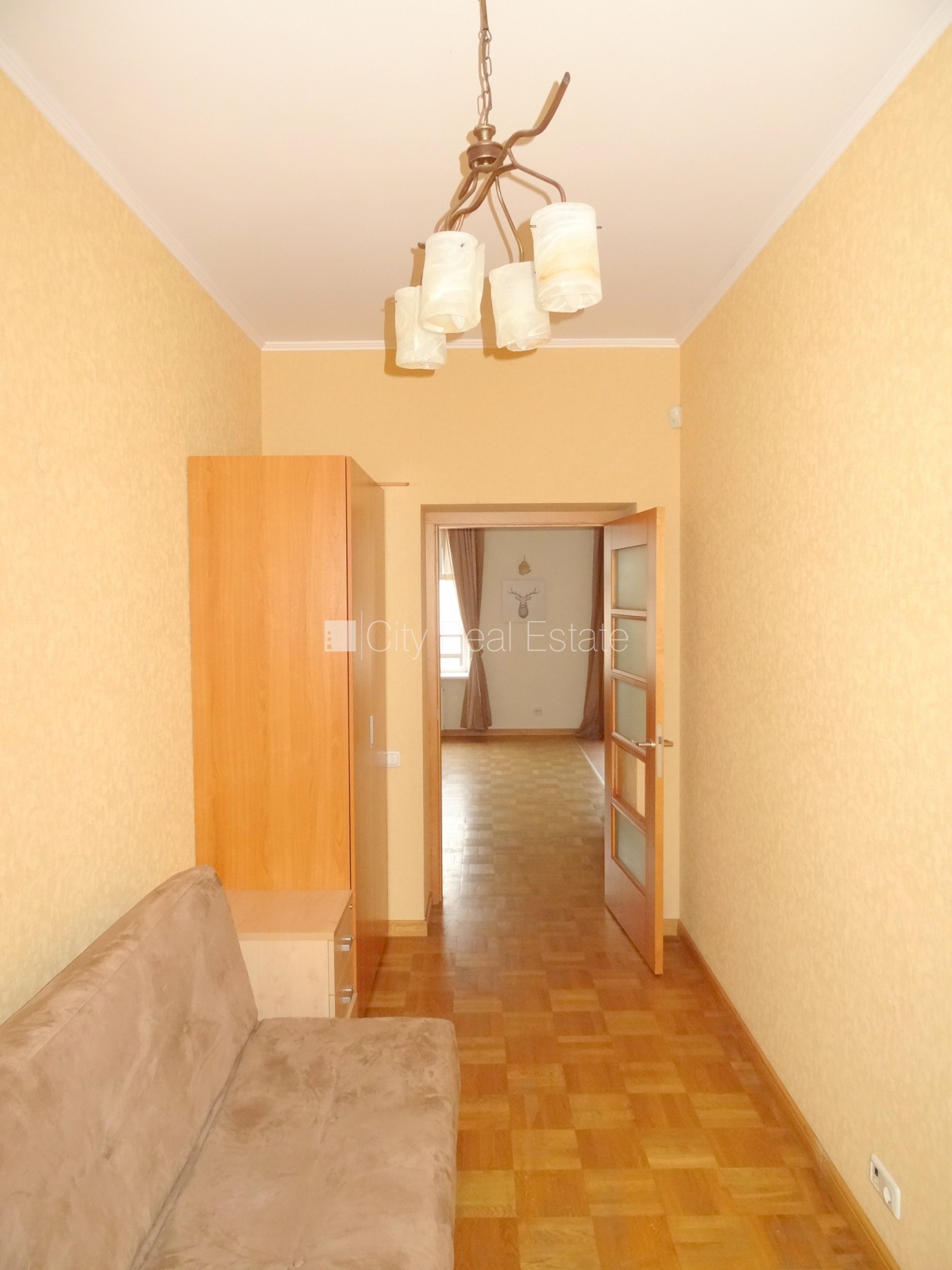 Sludinājumi. Fasādes māja, renovēta māja, slēgts pagalms, ieeja no ielas, ir lifts, kāpņu telpa pēc kosmētiskā Cena: 1065 EUR/mēn Foto #18