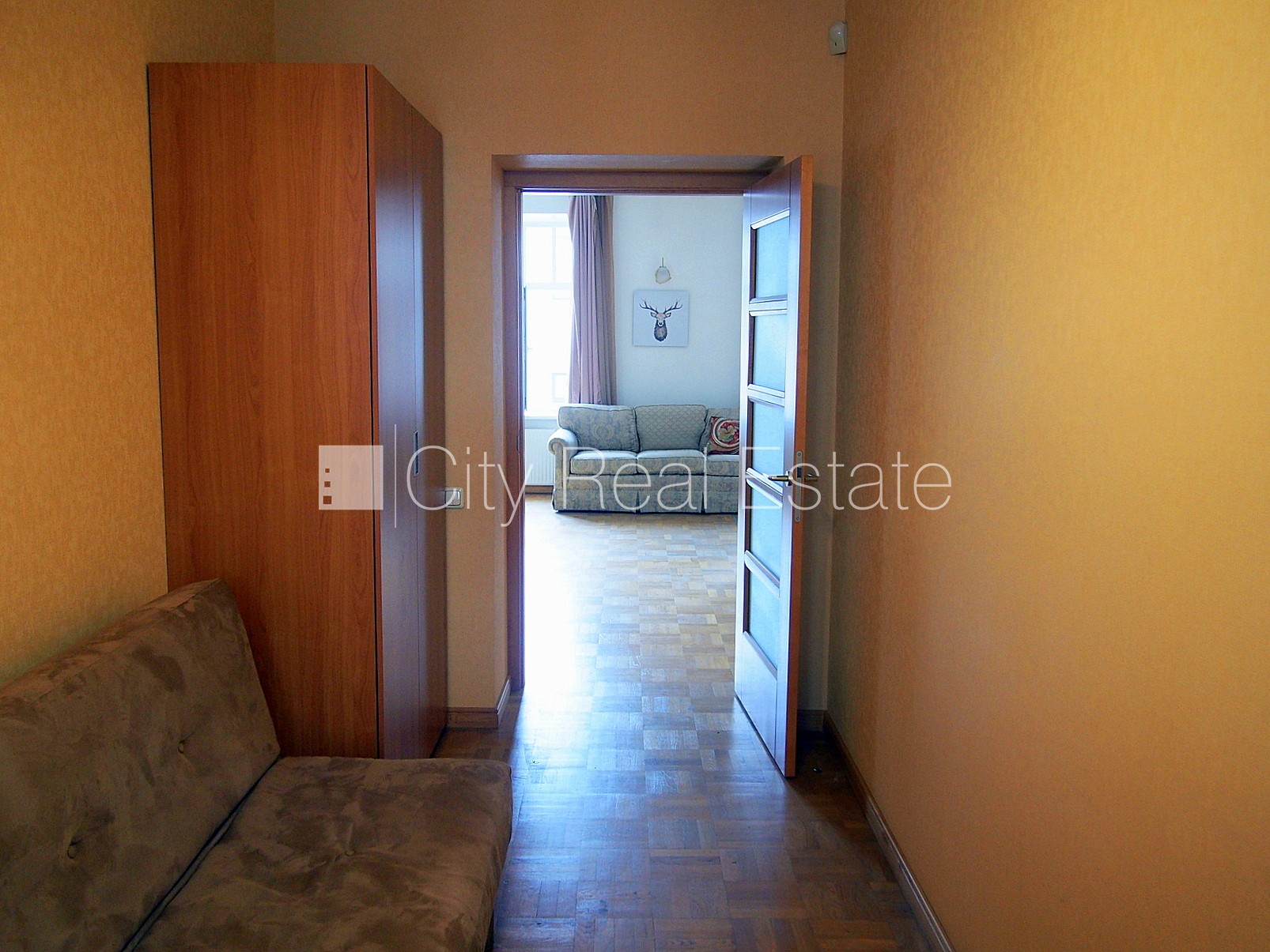 Sludinājumi. Fasādes māja, renovēta māja, slēgts pagalms, ieeja no ielas, ir lifts, kāpņu telpa pēc kosmētiskā Cena: 1065 EUR/mēn Foto #11