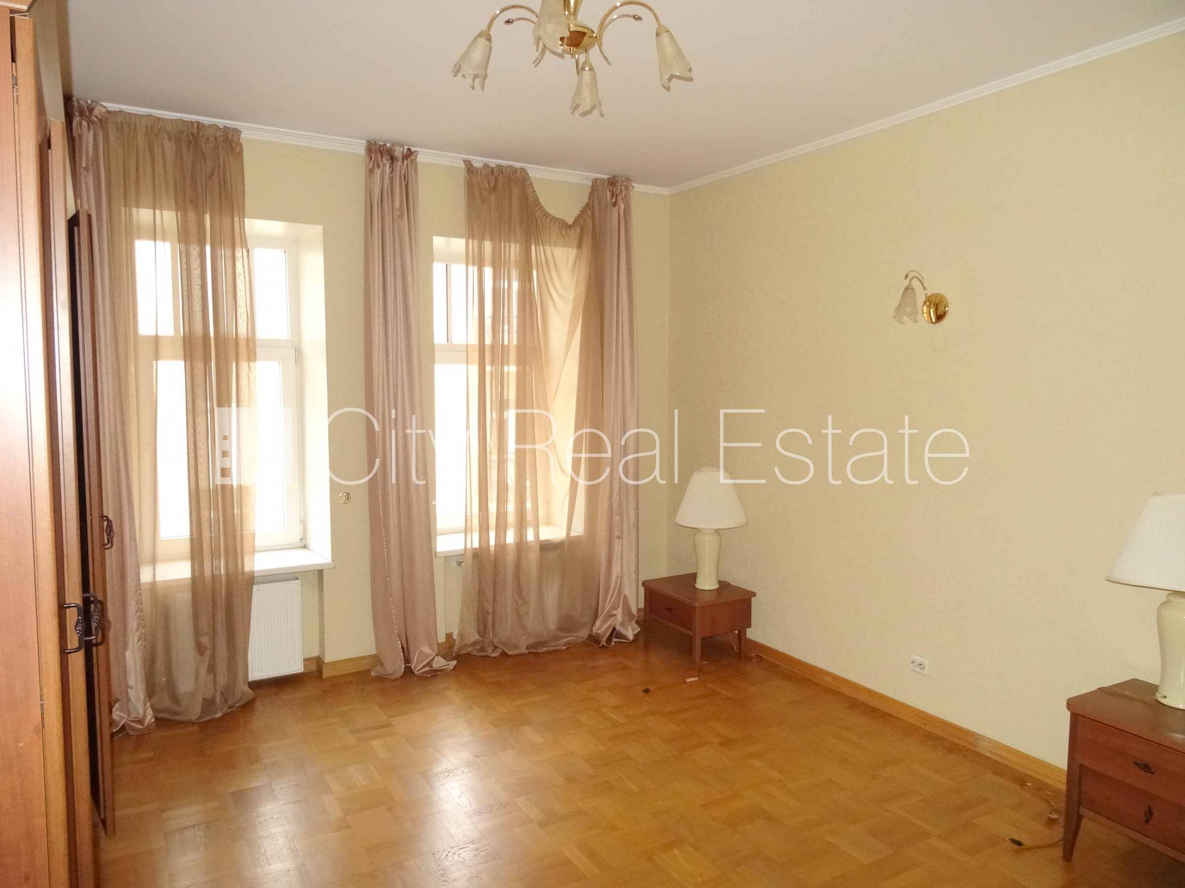 Sludinājumi. Fasādes māja, renovēta māja, slēgts pagalms, ieeja no ielas, ir lifts, kāpņu telpa pēc kosmētiskā Cena: 1065 EUR/mēn Foto #23