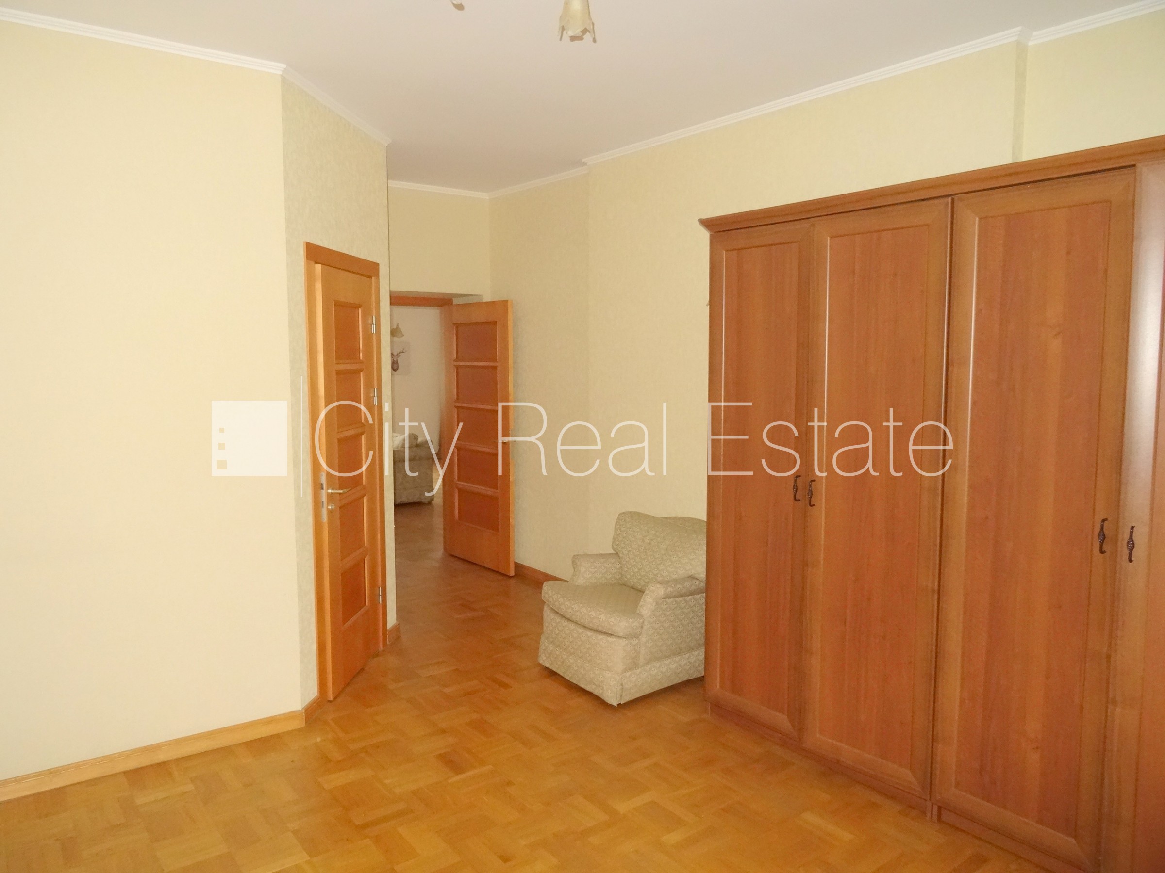 Sludinājumi. Fasādes māja, renovēta māja, slēgts pagalms, ieeja no ielas, ir lifts, kāpņu telpa pēc kosmētiskā Cena: 1065 EUR/mēn Foto #24