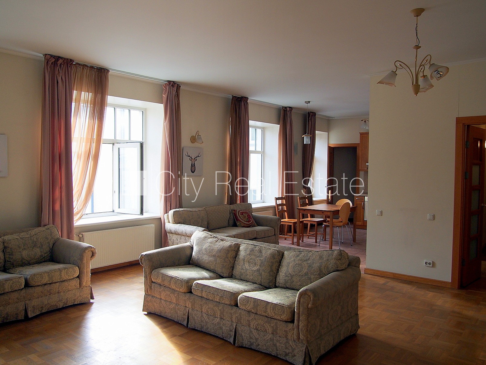 Sludinājumi. Fasādes māja, renovēta māja, slēgts pagalms, ieeja no ielas, ir lifts, kāpņu telpa pēc kosmētiskā Cena: 1065 EUR/mēn Foto #7