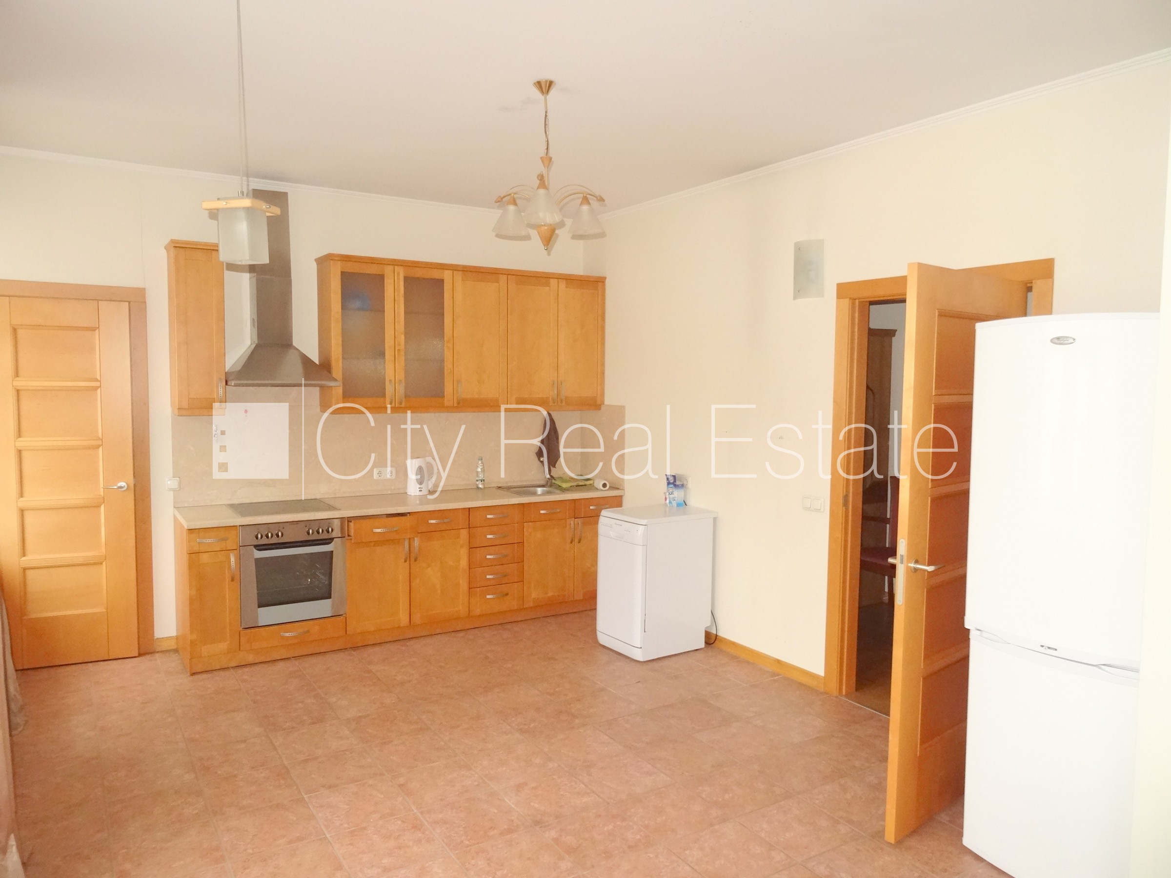 Sludinājumi. Fasādes māja, renovēta māja, slēgts pagalms, ieeja no ielas, ir lifts, kāpņu telpa pēc kosmētiskā Cena: 1065 EUR/mēn Foto #25