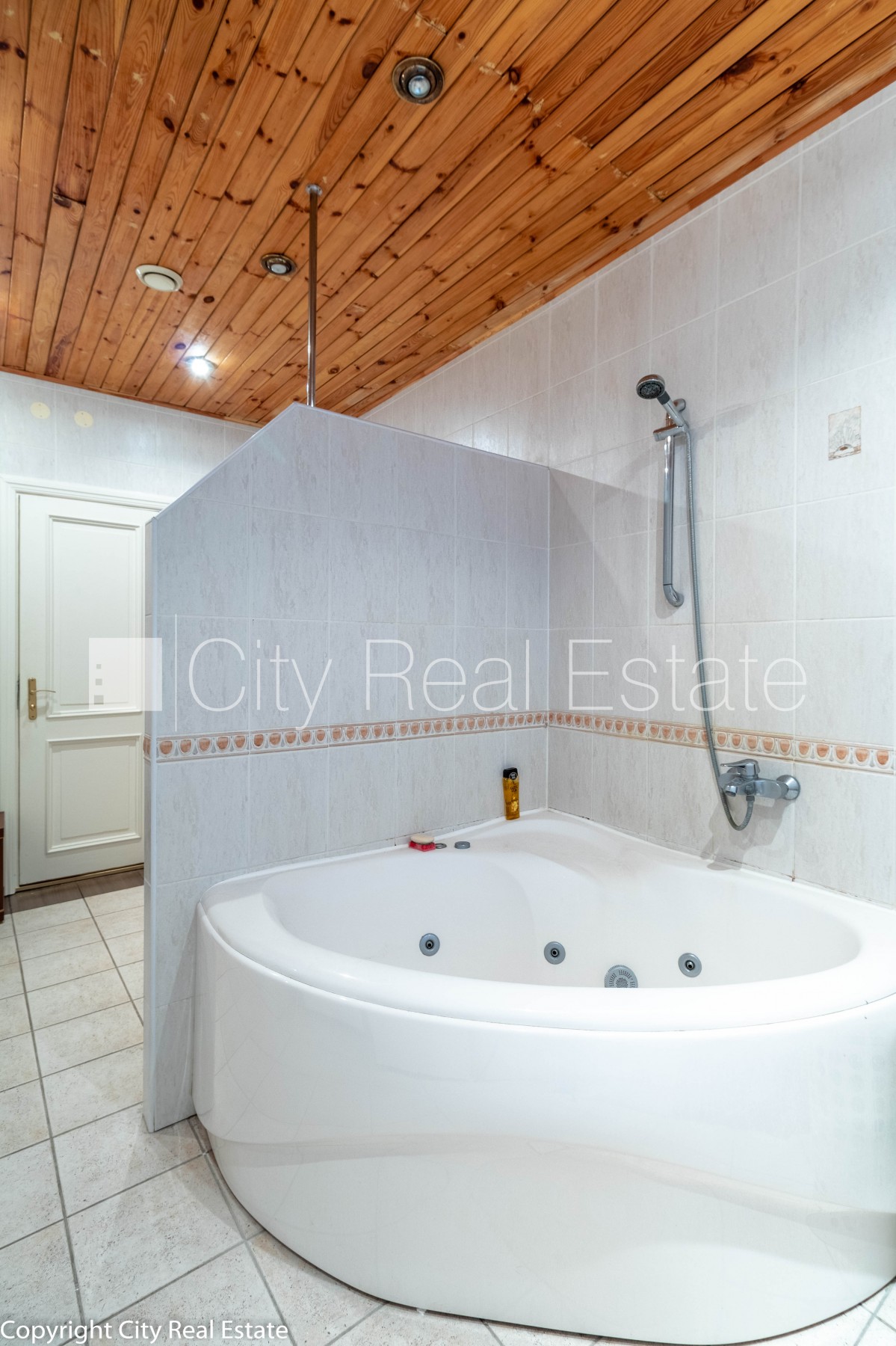 Sludinājumi. Fasādes māja, renovēta māja, ķieģeļu mūra sienas, fasāde ar dekoratīvo apmetumu, labiekārtota Cena: 398000 EUR Foto #15