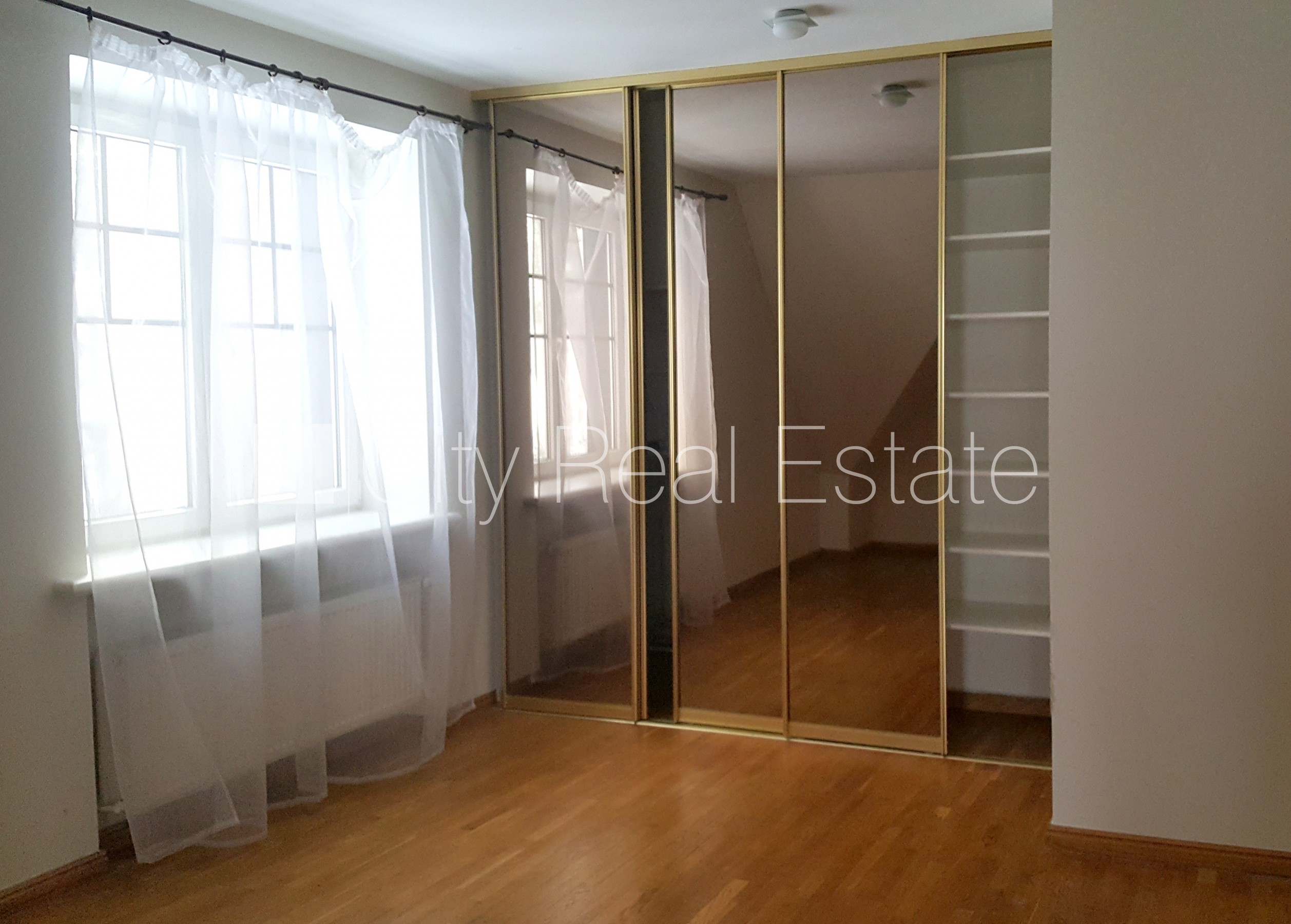 Sludinājumi. Privātmāja, jaunceltne, labiekārtota apzaļumota teritorija, bruģēts piebraucamais ceļš, teritorijas Cena: 2200 EUR/mēn Foto #21