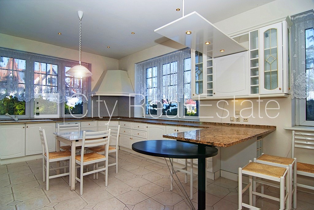 Sludinājumi. Privātmāja, jaunceltne, labiekārtota apzaļumota teritorija, bruģēts piebraucamais ceļš, teritorijas Cena: 2200 EUR/mēn Foto #4