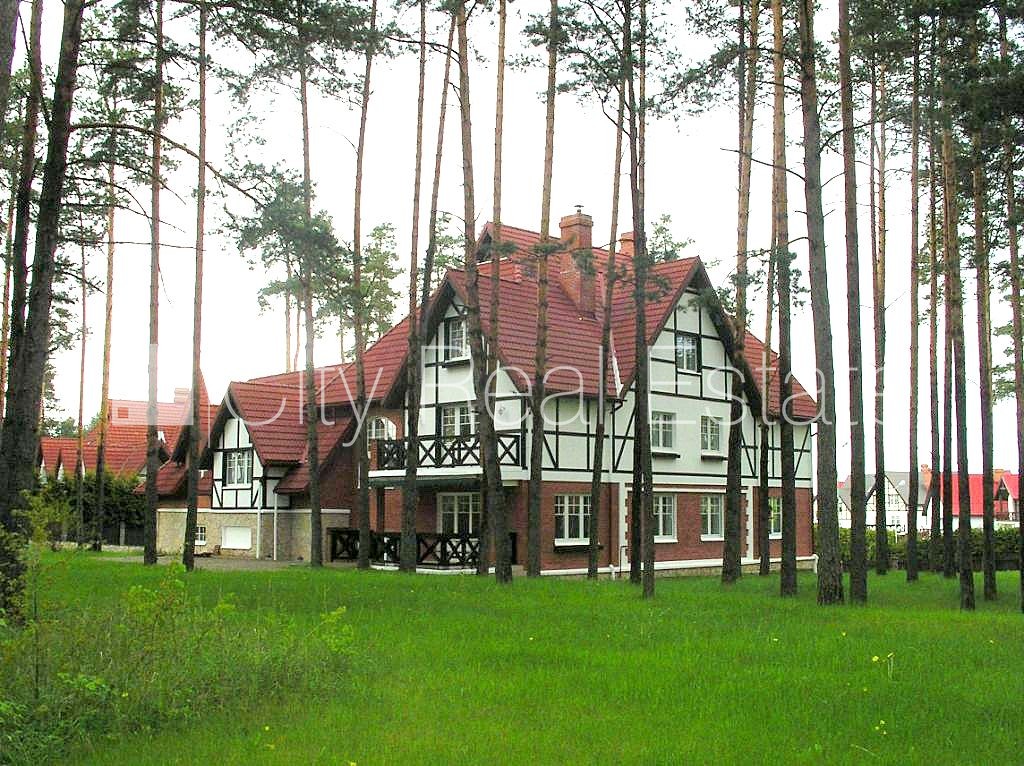 Sludinājumi. Privātmāja, jaunceltne, labiekārtota apzaļumota teritorija, bruģēts piebraucamais ceļš, teritorijas Cena: 2200 EUR/mēn Foto #1