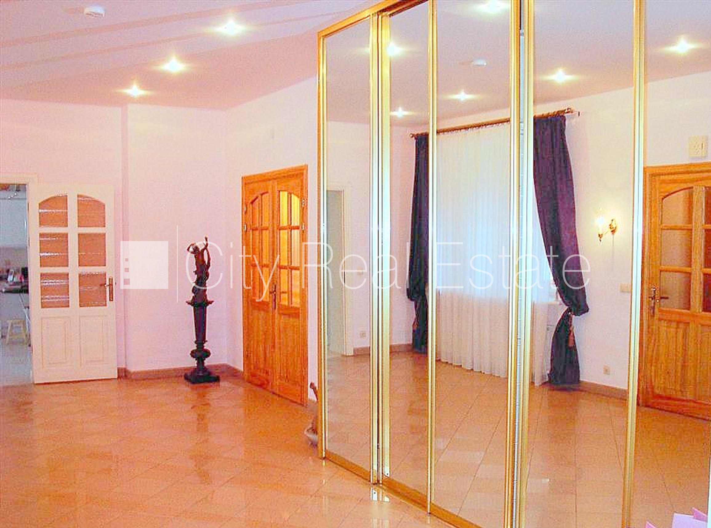 Sludinājumi. Privātmāja, jaunceltne, labiekārtota apzaļumota teritorija, bruģēts piebraucamais ceļš, teritorijas Cena: 2200 EUR/mēn Foto #13