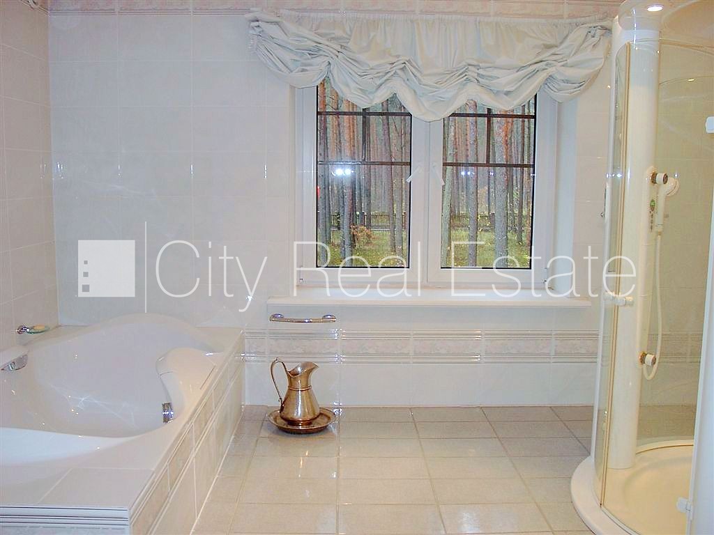 Sludinājumi. Privātmāja, jaunceltne, labiekārtota apzaļumota teritorija, bruģēts piebraucamais ceļš, teritorijas Cena: 2200 EUR/mēn Foto #16