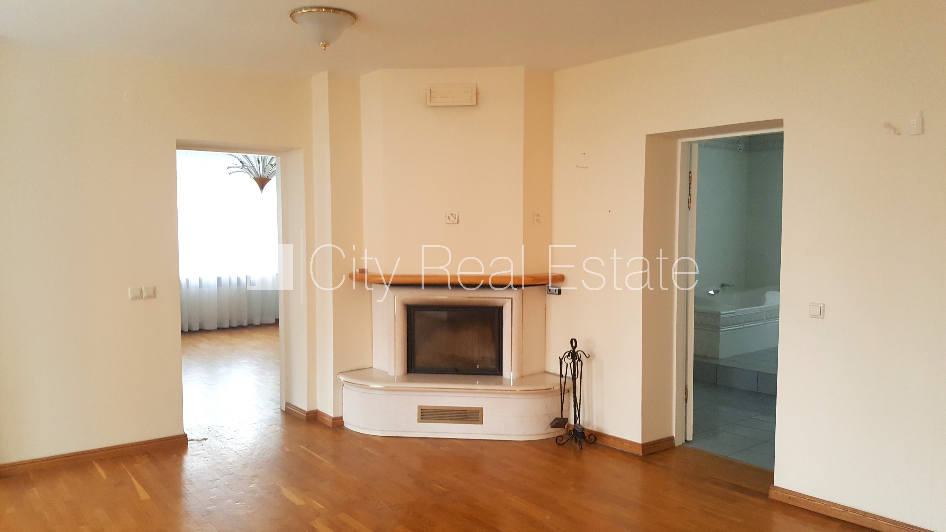 Sludinājumi. Privātmāja, jaunceltne, labiekārtota apzaļumota teritorija, bruģēts piebraucamais ceļš, teritorijas Cena: 2200 EUR/mēn Foto #10