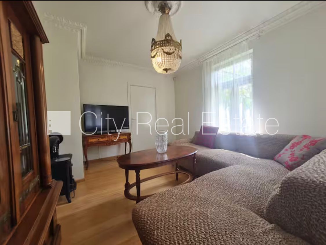 Sludinājumi. Labiekārtota apzaļumota teritorija, teritorijas iebrauktuves vārti aprīkoti ar automatizētu Cena: 3850 EUR/mēn Foto #1