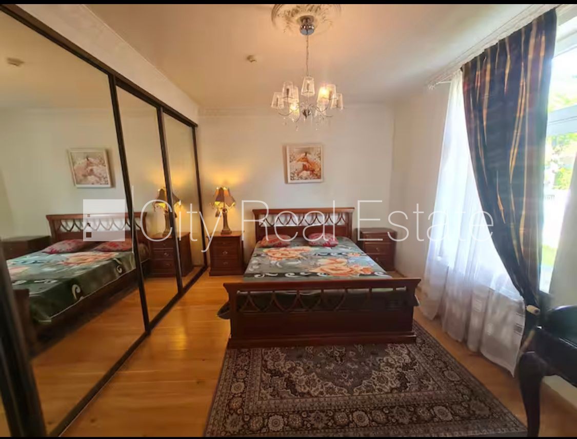 Sludinājumi. Labiekārtota apzaļumota teritorija, teritorijas iebrauktuves vārti aprīkoti ar automatizētu Cena: 3850 EUR/mēn Foto #4