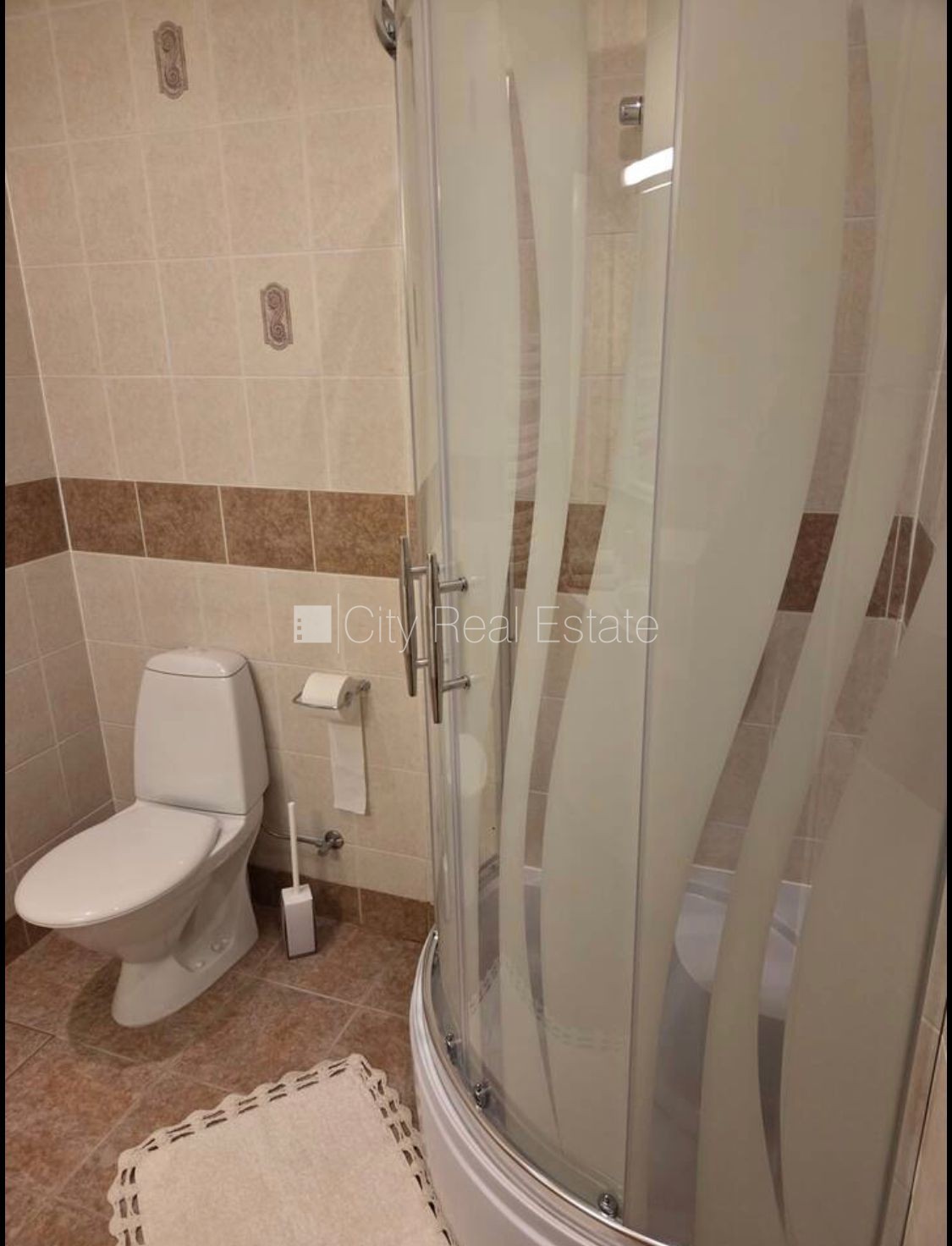 Sludinājumi. Labiekārtota apzaļumota teritorija, teritorijas iebrauktuves vārti aprīkoti ar automatizētu Cena: 3850 EUR/mēn Foto #9