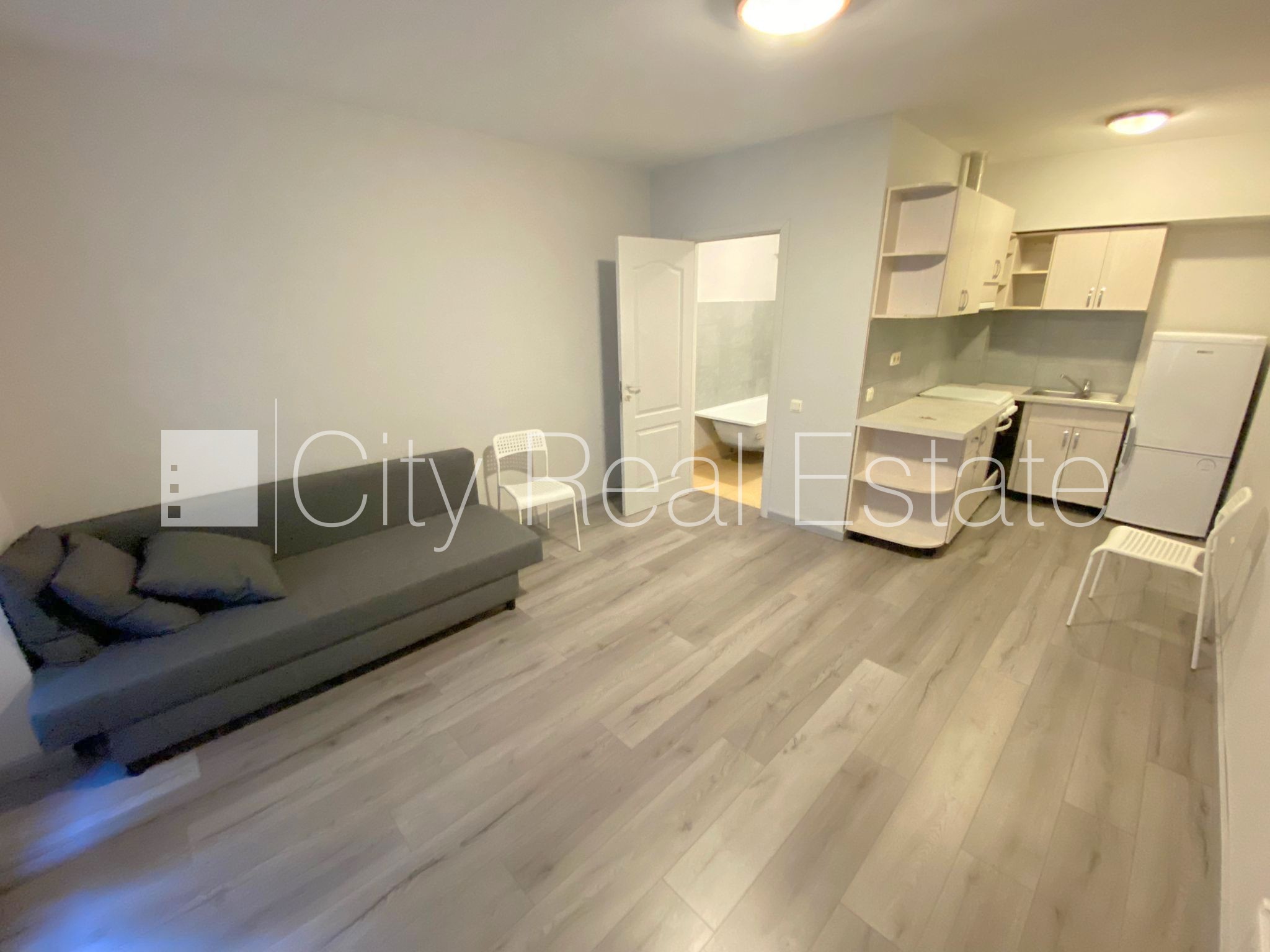 Sludinājumi. Projekts - Matīsa 38, pagalma ēka, renovēta māja, labiekārtots apzaļumots pagalms, slēgts pagalms, Cena: 290 EUR/mēn Foto #1