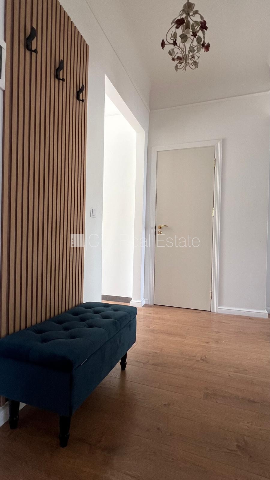 Sludinājumi. Fasādes māja, renovēta māja, slēgts pagalms, ieeja no ielas un pagalma, kāpņu telpa pēc kapitālā Cena: 800 EUR/mēn Foto #15