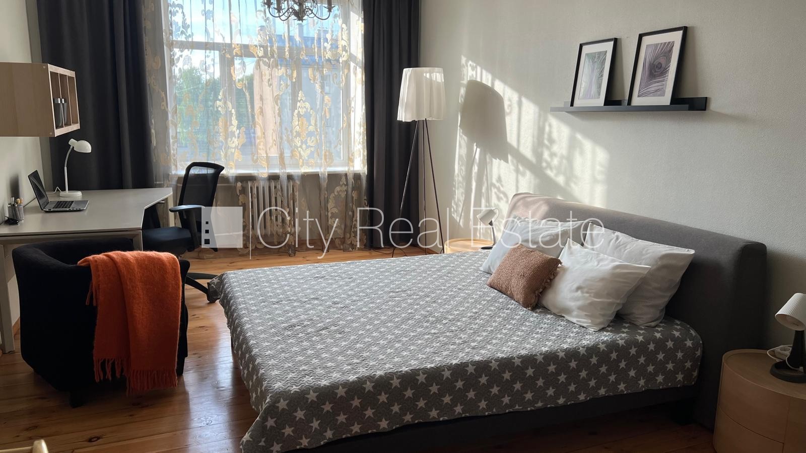 Sludinājumi. Fasādes māja, renovēta māja, slēgts pagalms, ieeja no ielas un pagalma, kāpņu telpa pēc kapitālā Cena: 800 EUR/mēn Foto #1