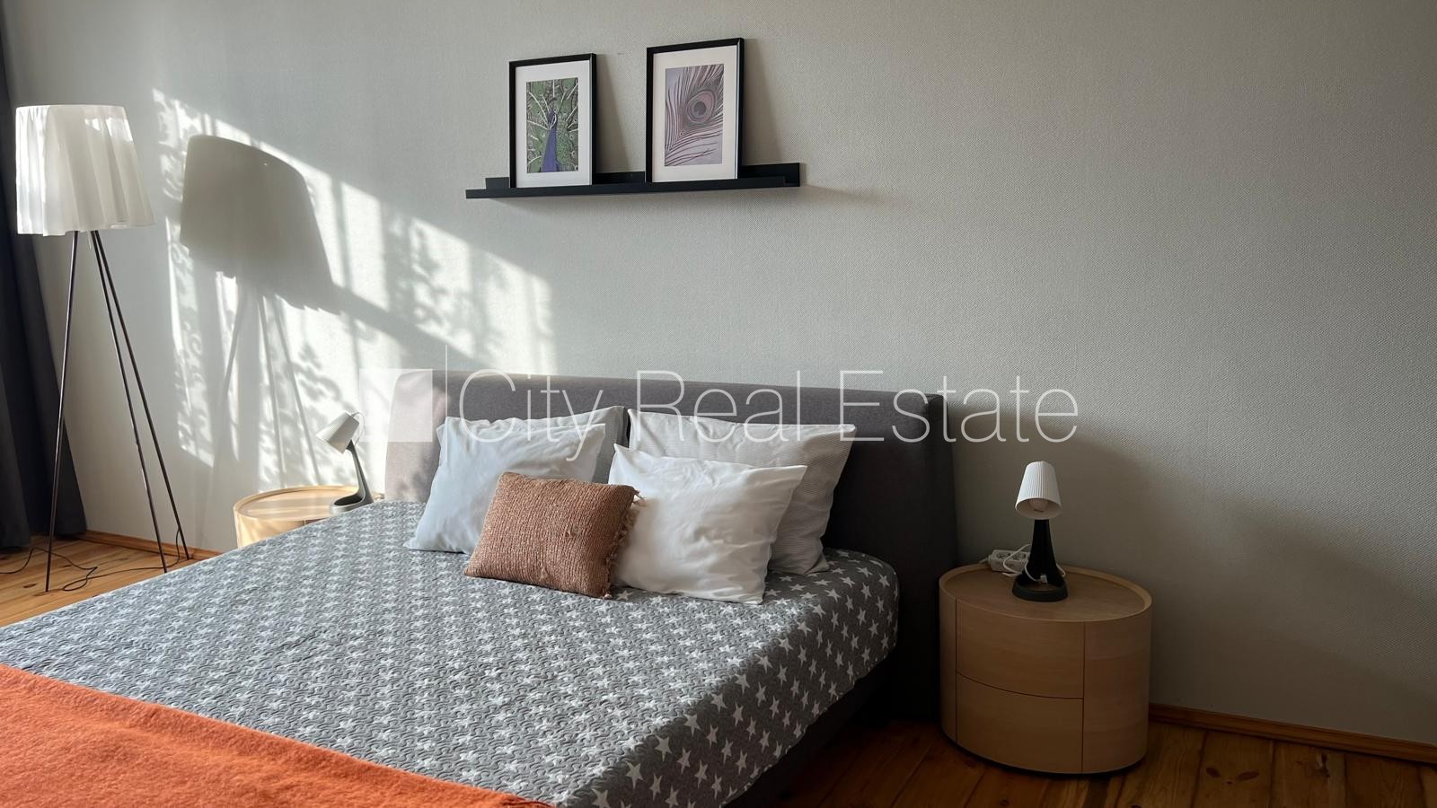 Sludinājumi. Fasādes māja, renovēta māja, slēgts pagalms, ieeja no ielas un pagalma, kāpņu telpa pēc kapitālā Cena: 800 EUR/mēn Foto #2