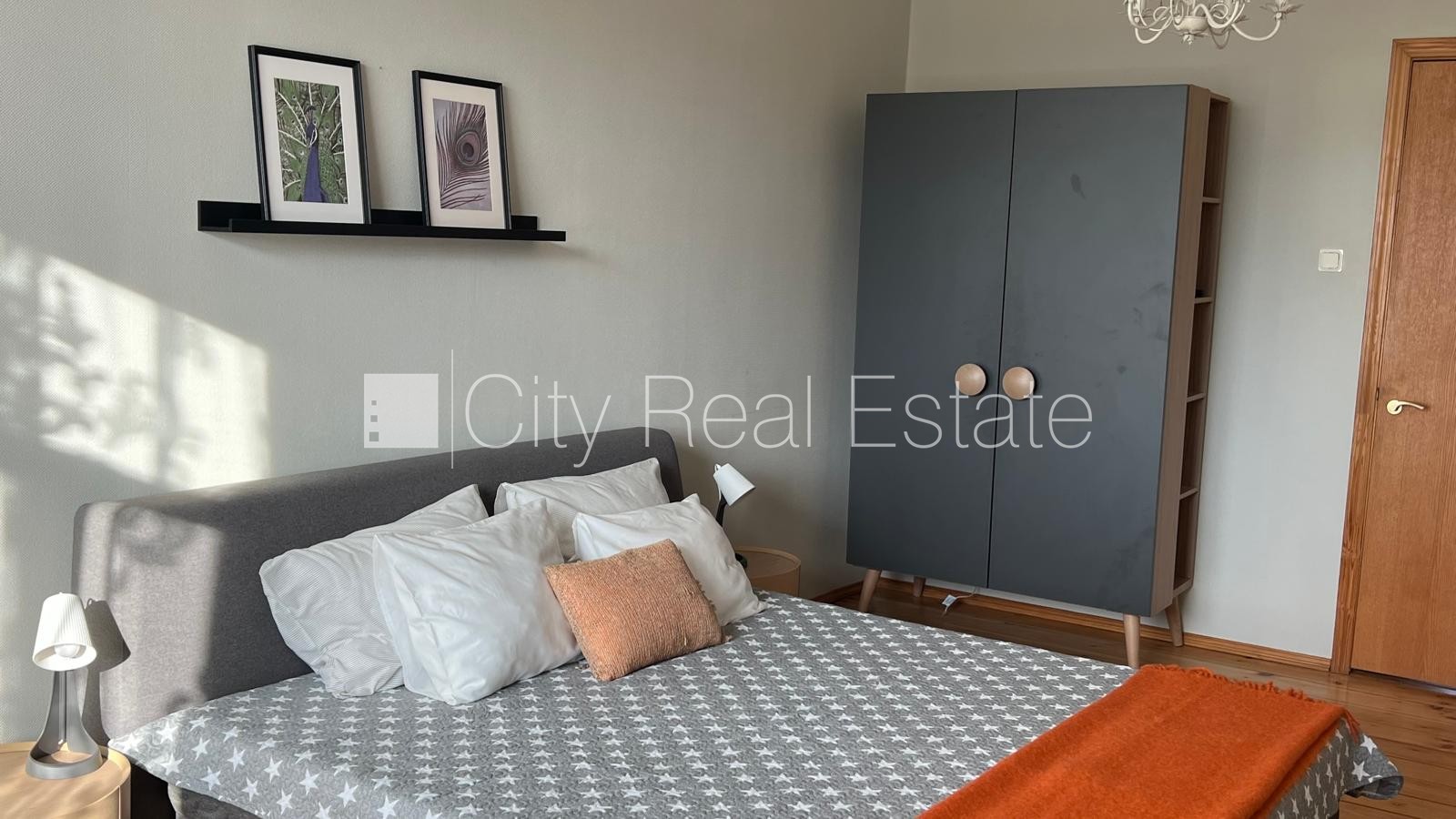 Sludinājumi. Fasādes māja, renovēta māja, slēgts pagalms, ieeja no ielas un pagalma, kāpņu telpa pēc kapitālā Cena: 800 EUR/mēn Foto #3