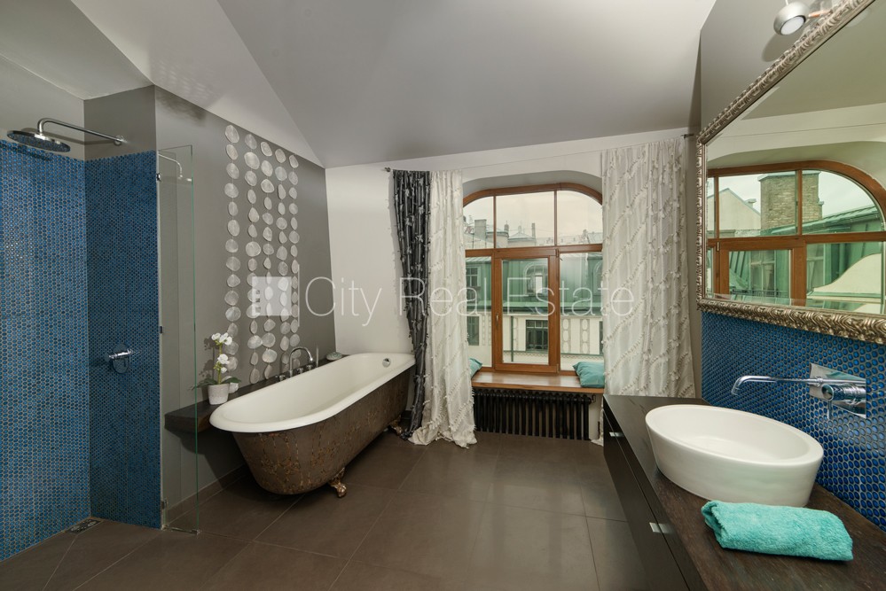 Sludinājumi. Fasādes māja, mansards, kāpņu telpa pēc kapitālā remonta, franču balkons, jumta terase, istabas Cena: 370000 EUR Foto #17