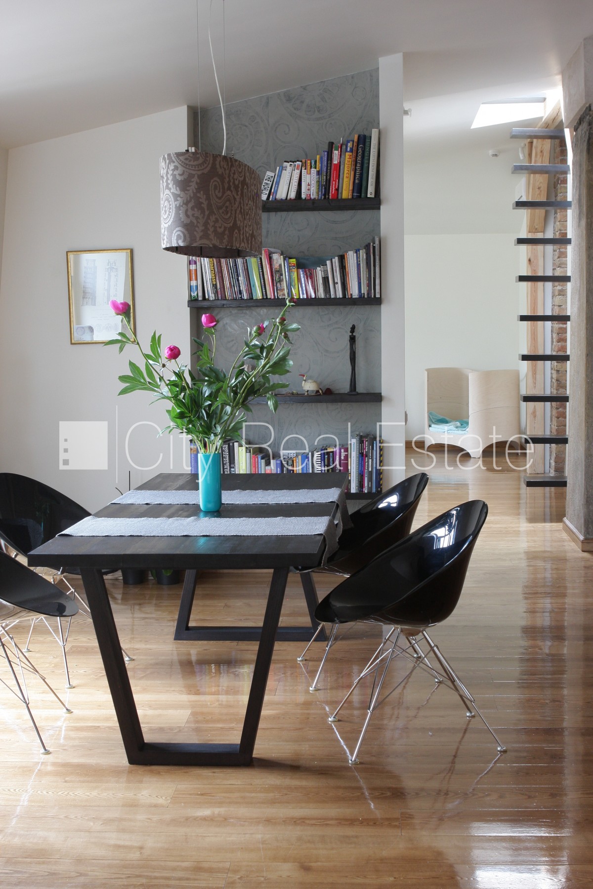 Sludinājumi. Fasādes māja, mansards, kāpņu telpa pēc kapitālā remonta, franču balkons, jumta terase, istabas Cena: 370000 EUR Foto #12