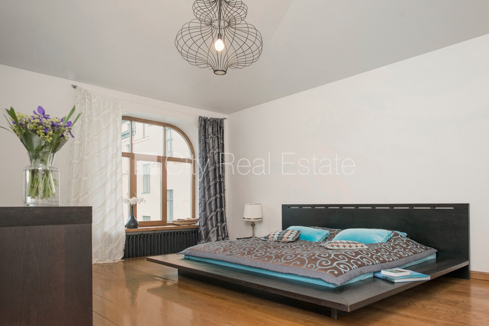 Sludinājumi. Fasādes māja, mansards, kāpņu telpa pēc kapitālā remonta, franču balkons, jumta terase, istabas Cena: 370000 EUR Foto #16