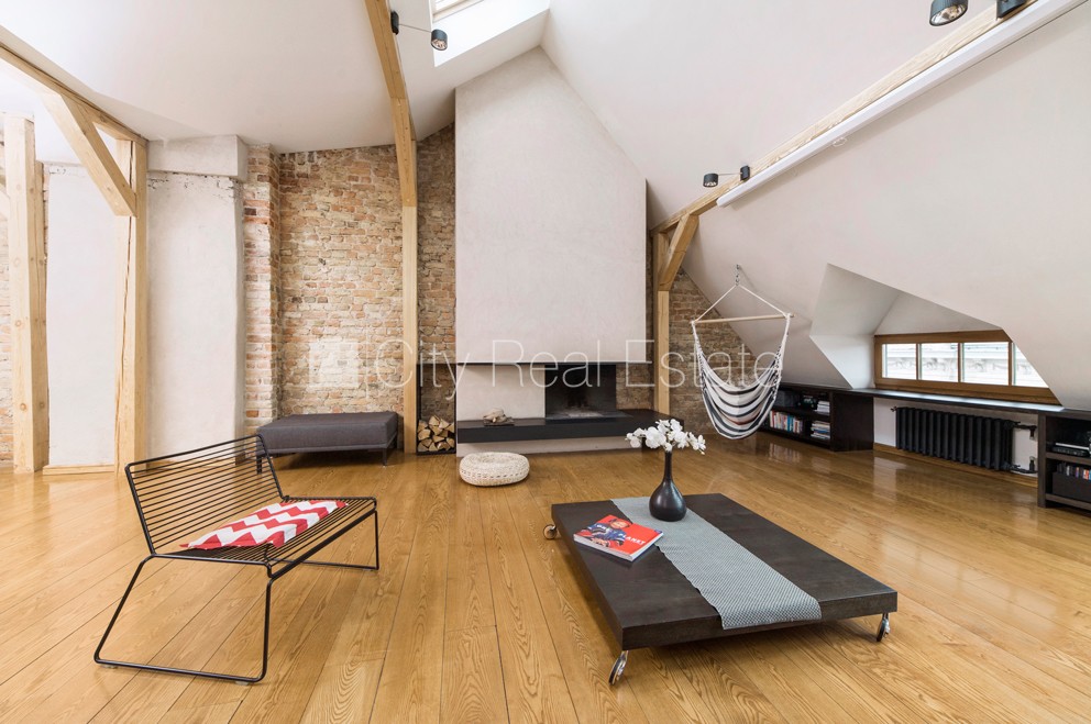 Sludinājumi. Fasādes māja, mansards, kāpņu telpa pēc kapitālā remonta, franču balkons, jumta terase, istabas Cena: 370000 EUR Foto #2