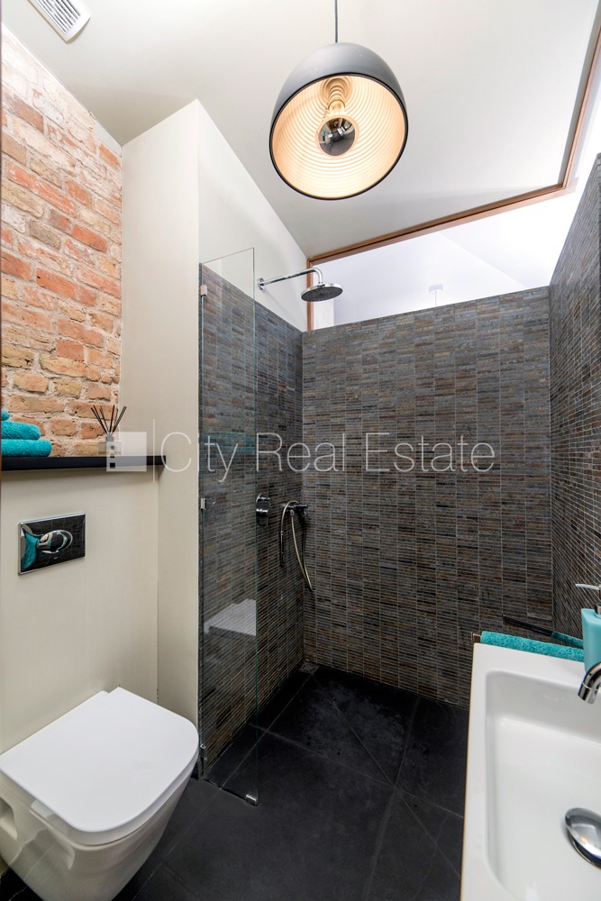 Sludinājumi. Fasādes māja, mansards, kāpņu telpa pēc kapitālā remonta, franču balkons, jumta terase, istabas Cena: 370000 EUR Foto #21