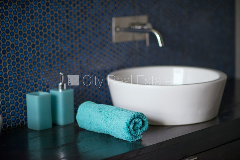 Sludinājumi. Fasādes māja, mansards, kāpņu telpa pēc kapitālā remonta, franču balkons, jumta terase, istabas Cena: 370000 EUR Foto #19