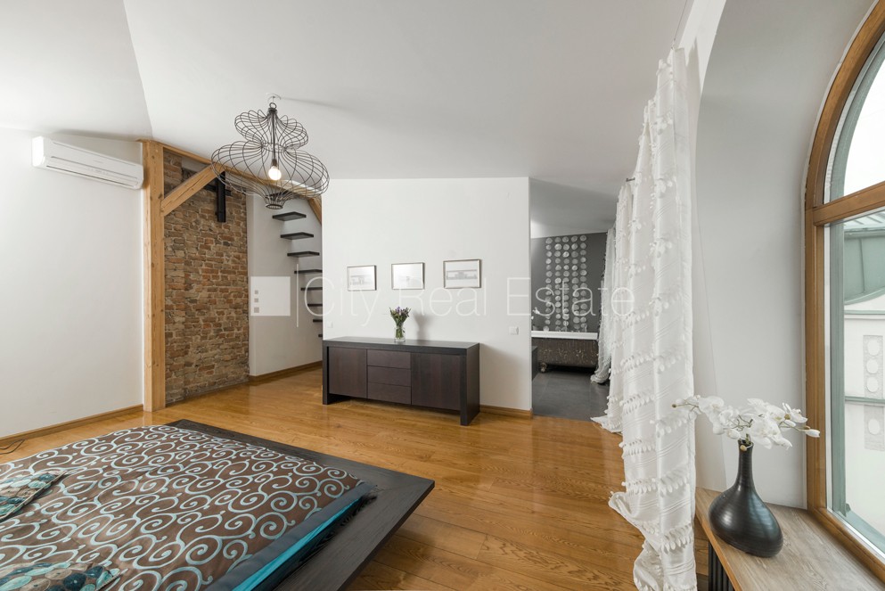 Sludinājumi. Fasādes māja, mansards, kāpņu telpa pēc kapitālā remonta, franču balkons, jumta terase, istabas Cena: 370000 EUR Foto #15