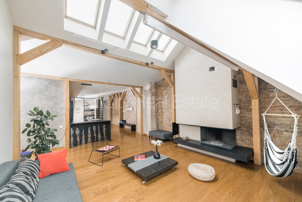 Sludinājumi. Fasādes māja, mansards, kāpņu telpa pēc kapitālā remonta, franču balkons, jumta terase, istabas Cena: 370000 EUR Foto #1