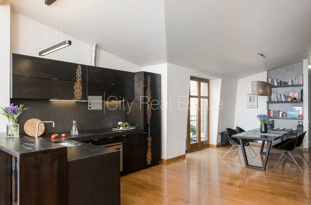 Sludinājumi. Fasādes māja, mansards, kāpņu telpa pēc kapitālā remonta, franču balkons, jumta terase, istabas Cena: 370000 EUR Foto #10