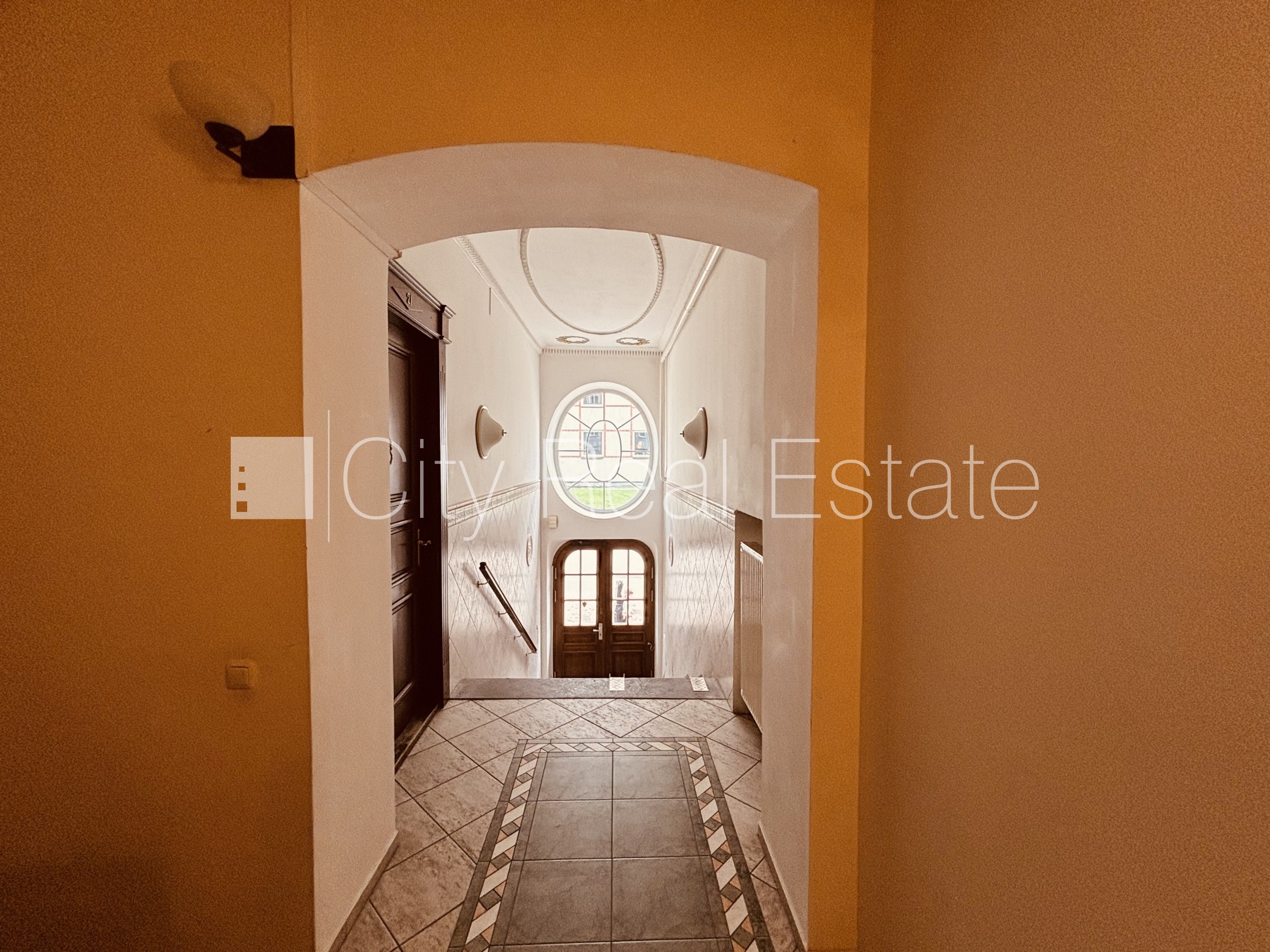 Sludinājumi. Fasādes māja, renovēta māja, teritorijas iebrauktuves vārti aprīkoti ar automatizētu atvēršanās un Cena: 1200 EUR/mēn Foto #15